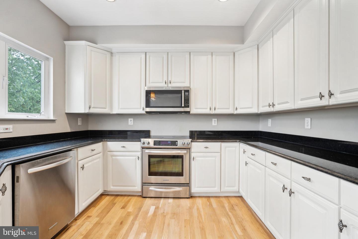 21219 MILLWOOD SQ, STERLING, Virginia 20165, 3 Bedrooms Bedrooms, ,3 BathroomsBathrooms,Residential,For sale,21219 MILLWOOD SQ,VALO2096498 MLS # VALO2096498