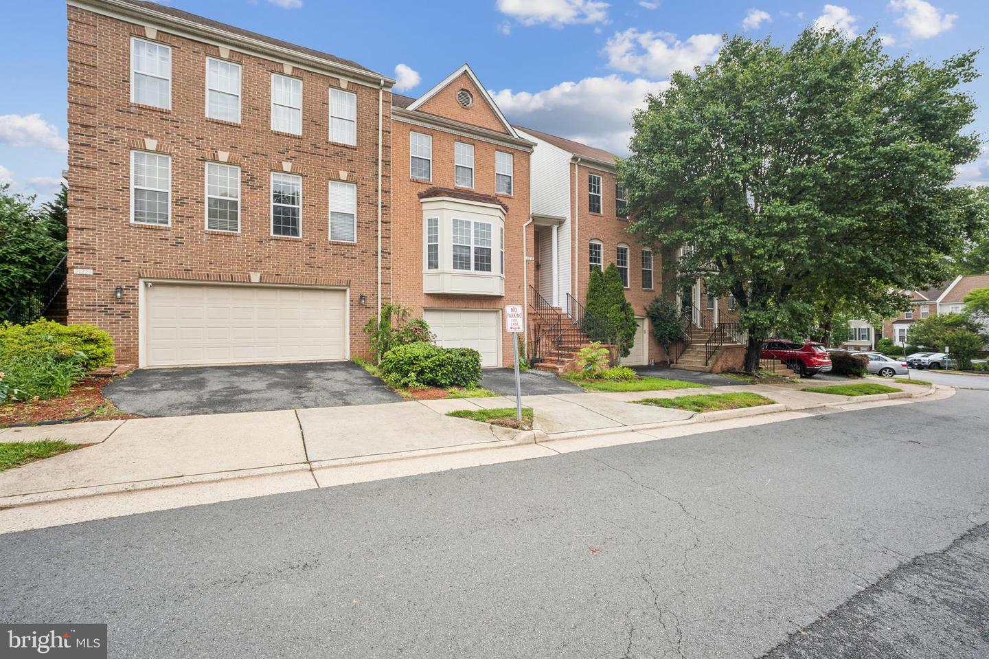 21219 MILLWOOD SQ, STERLING, Virginia 20165, 3 Bedrooms Bedrooms, ,3 BathroomsBathrooms,Residential,For sale,21219 MILLWOOD SQ,VALO2096498 MLS # VALO2096498