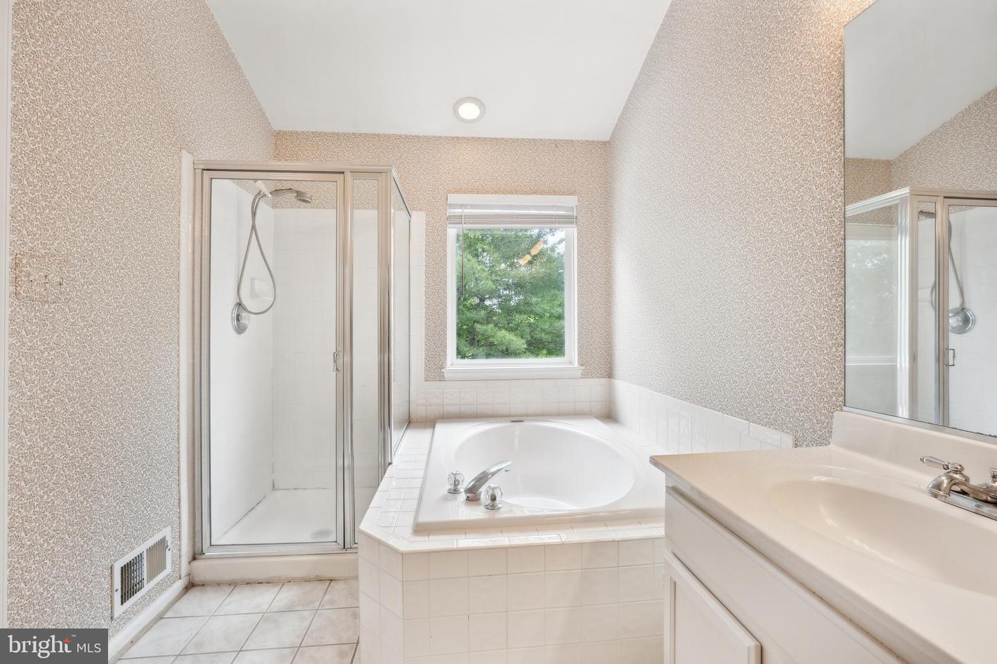 21219 MILLWOOD SQ, STERLING, Virginia 20165, 3 Bedrooms Bedrooms, ,3 BathroomsBathrooms,Residential,For sale,21219 MILLWOOD SQ,VALO2096498 MLS # VALO2096498