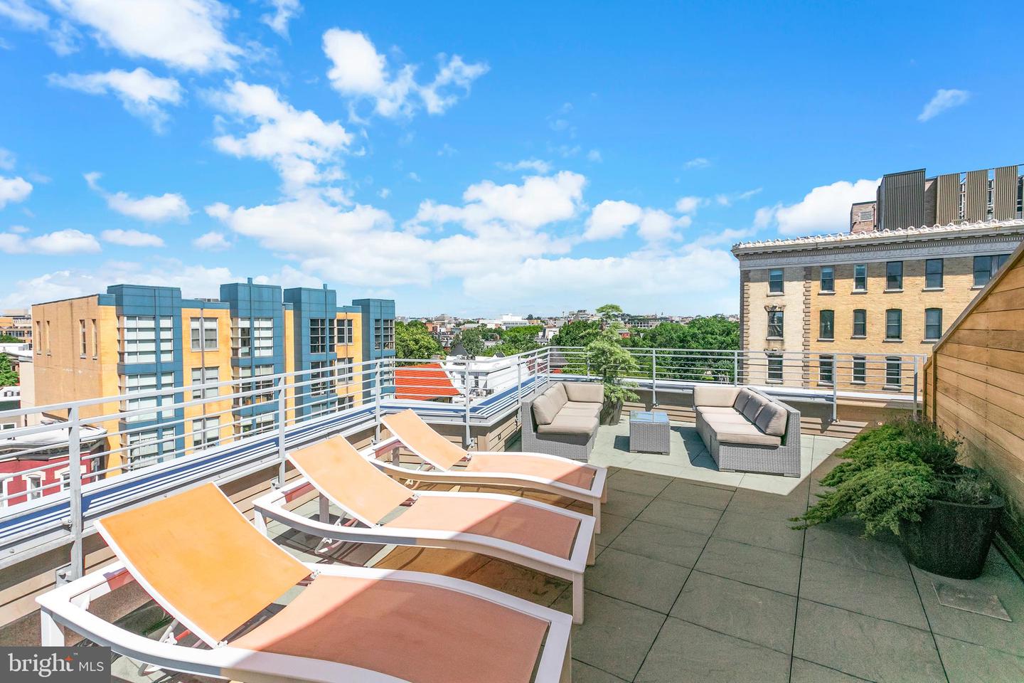 1311 13TH ST NW #503, WASHINGTON, District Of Columbia 20005, 1 Bedroom Bedrooms, ,1 BathroomBathrooms,Residential,For sale,1311 13TH ST NW #503,DCDC2201422 MLS # DCDC2201422
