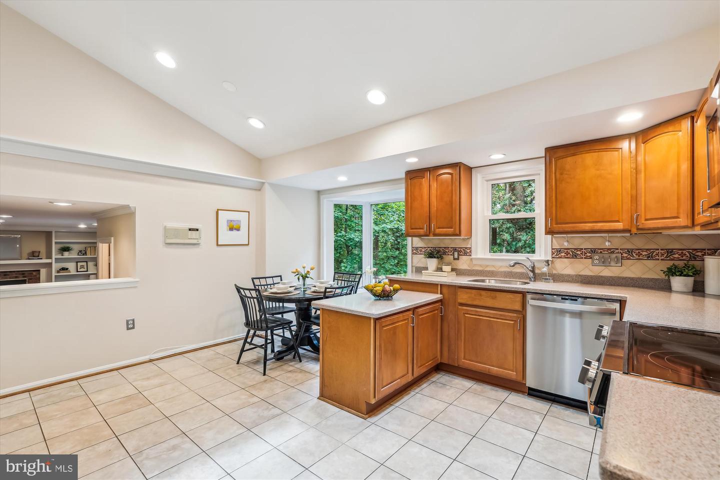 2032 FRANKLIN CLUSTER CT, FALLS CHURCH, Virginia 22043, 4 Bedrooms Bedrooms, ,3 BathroomsBathrooms,Residential,For sale,2032 FRANKLIN CLUSTER CT,VAFX2241916 MLS # VAFX2241916