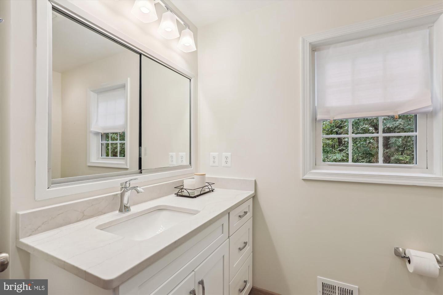2032 FRANKLIN CLUSTER CT, FALLS CHURCH, Virginia 22043, 4 Bedrooms Bedrooms, ,3 BathroomsBathrooms,Residential,For sale,2032 FRANKLIN CLUSTER CT,VAFX2241916 MLS # VAFX2241916