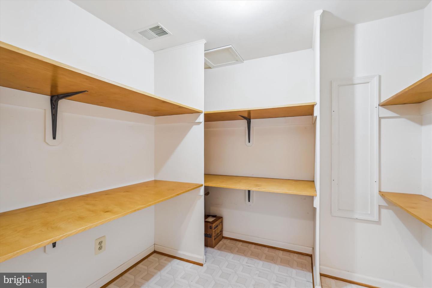 2032 FRANKLIN CLUSTER CT, FALLS CHURCH, Virginia 22043, 4 Bedrooms Bedrooms, ,3 BathroomsBathrooms,Residential,For sale,2032 FRANKLIN CLUSTER CT,VAFX2241916 MLS # VAFX2241916