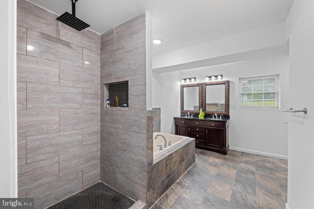 4220 TRAVELER RD, ROCKINGHAM, Virginia 22801, 7 Bedrooms Bedrooms, ,5 BathroomsBathrooms,Residential,For sale,4220 TRAVELER RD,VARO2002330 MLS # VARO2002330
