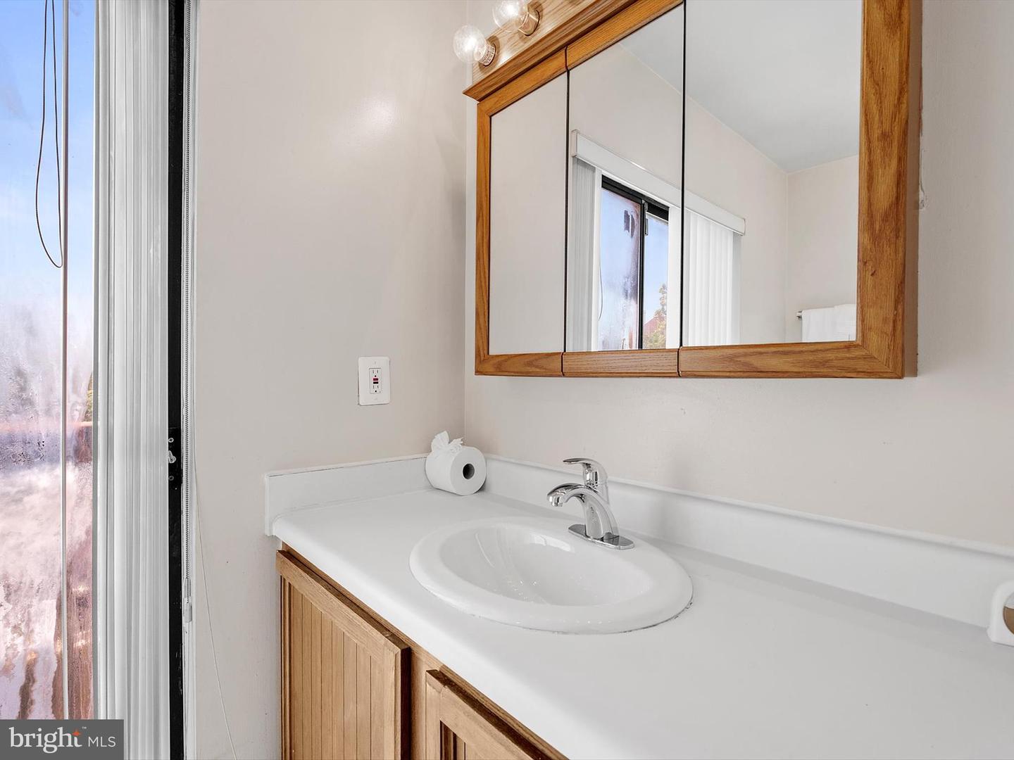 1806 BRYANT ST NE #1806, WASHINGTON, District Of Columbia 20018, 2 Bedrooms Bedrooms, ,2 BathroomsBathrooms,Residential,For sale,1806 BRYANT ST NE #1806,DCDC2202296 MLS # DCDC2202296
