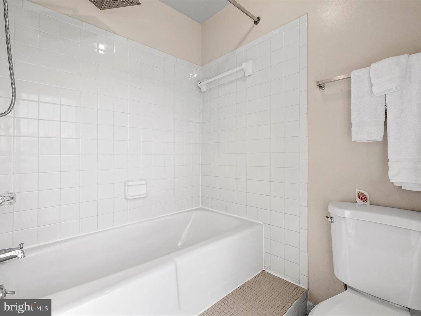 1806 BRYANT ST NE #1806, WASHINGTON, District Of Columbia 20018, 2 Bedrooms Bedrooms, ,2 BathroomsBathrooms,Residential,For sale,1806 BRYANT ST NE #1806,DCDC2202296 MLS # DCDC2202296