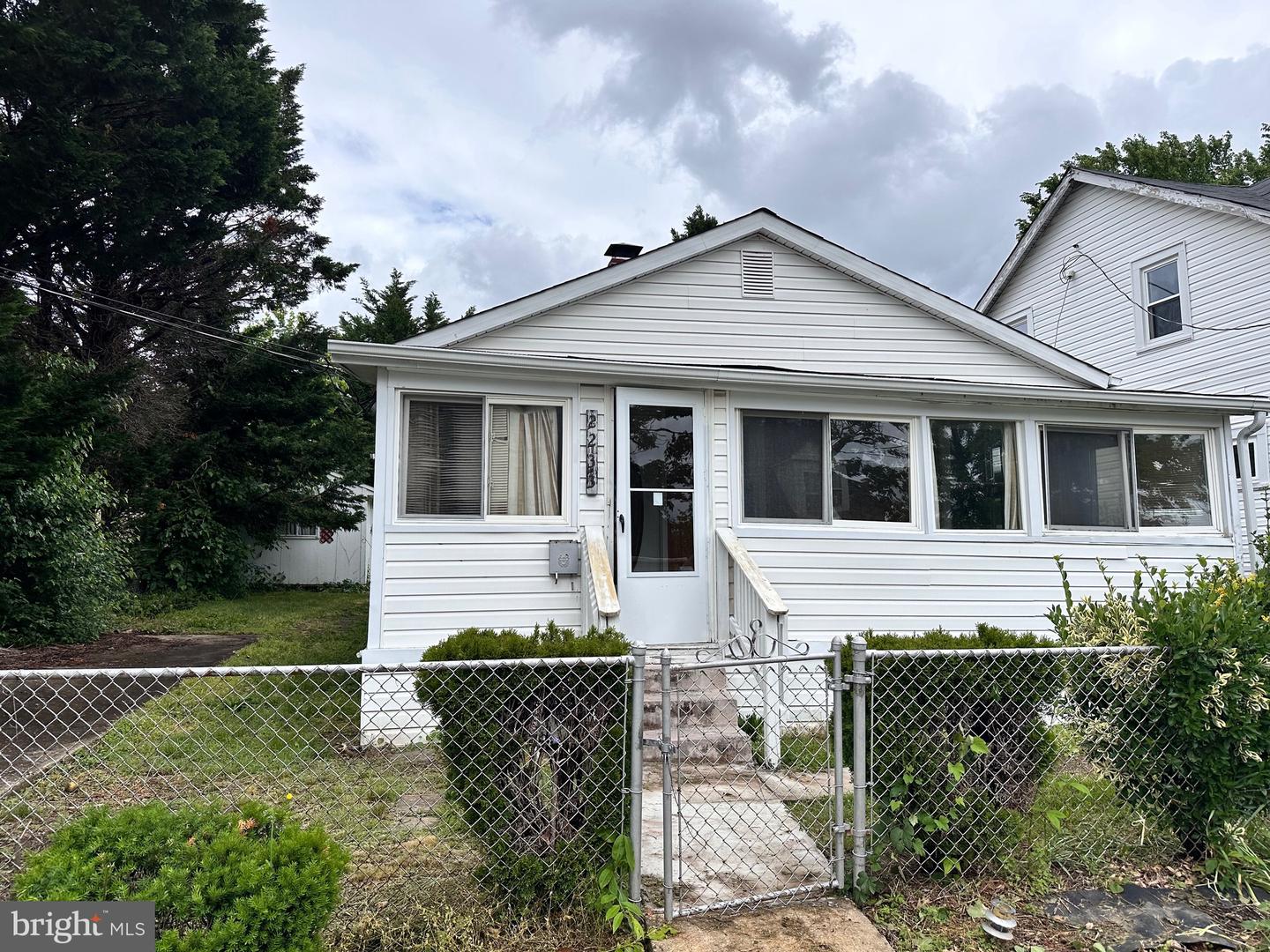 2233 N DINWIDDIE ST, ARLINGTON, Virginia 22207, 2 Bedrooms Bedrooms, ,2 BathroomsBathrooms,Residential,For sale,2233 N DINWIDDIE ST,VAAR2058270 MLS # VAAR2058270