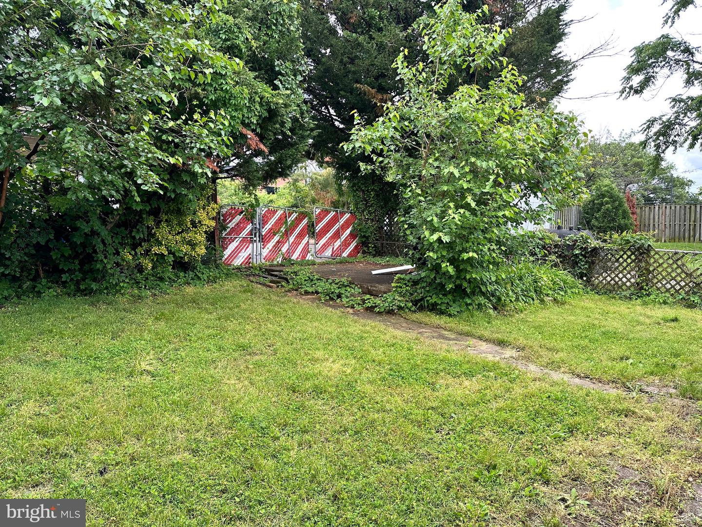 2233 N DINWIDDIE ST, ARLINGTON, Virginia 22207, 2 Bedrooms Bedrooms, ,2 BathroomsBathrooms,Residential,For sale,2233 N DINWIDDIE ST,VAAR2058270 MLS # VAAR2058270