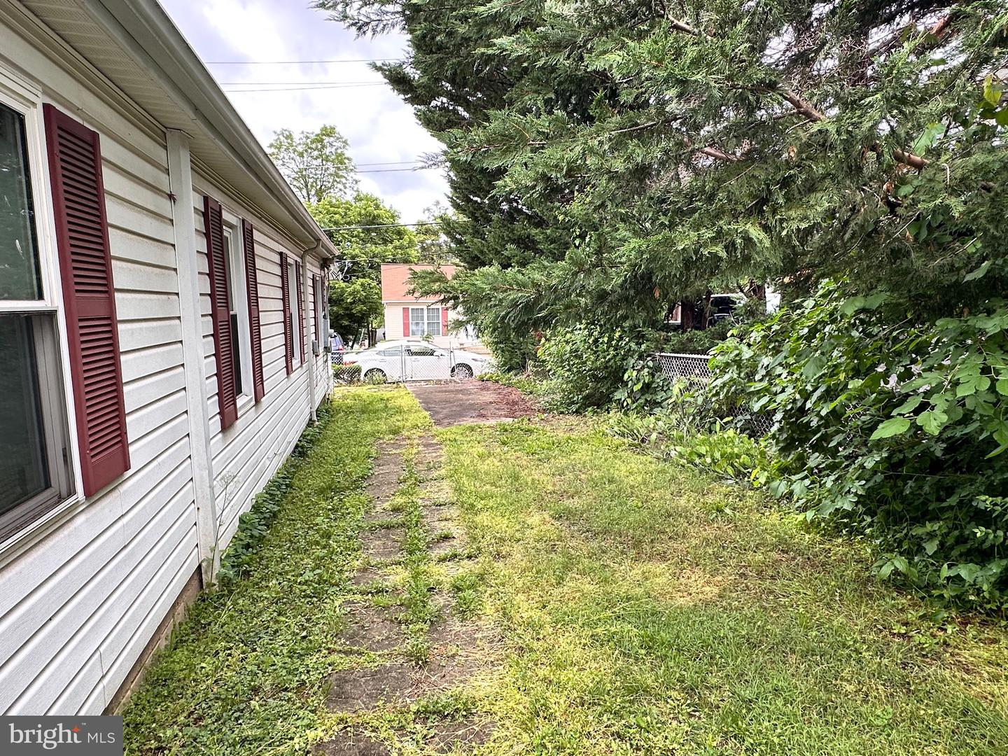 2233 N DINWIDDIE ST, ARLINGTON, Virginia 22207, 2 Bedrooms Bedrooms, ,2 BathroomsBathrooms,Residential,For sale,2233 N DINWIDDIE ST,VAAR2058270 MLS # VAAR2058270