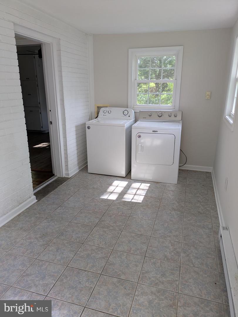 6461 BROKENBURG RD, SPOTSYLVANIA, Virginia 22551, 3 Bedrooms Bedrooms, ,2 BathroomsBathrooms,Residential,For sale,6461 BROKENBURG RD,VASP2033490 MLS # VASP2033490