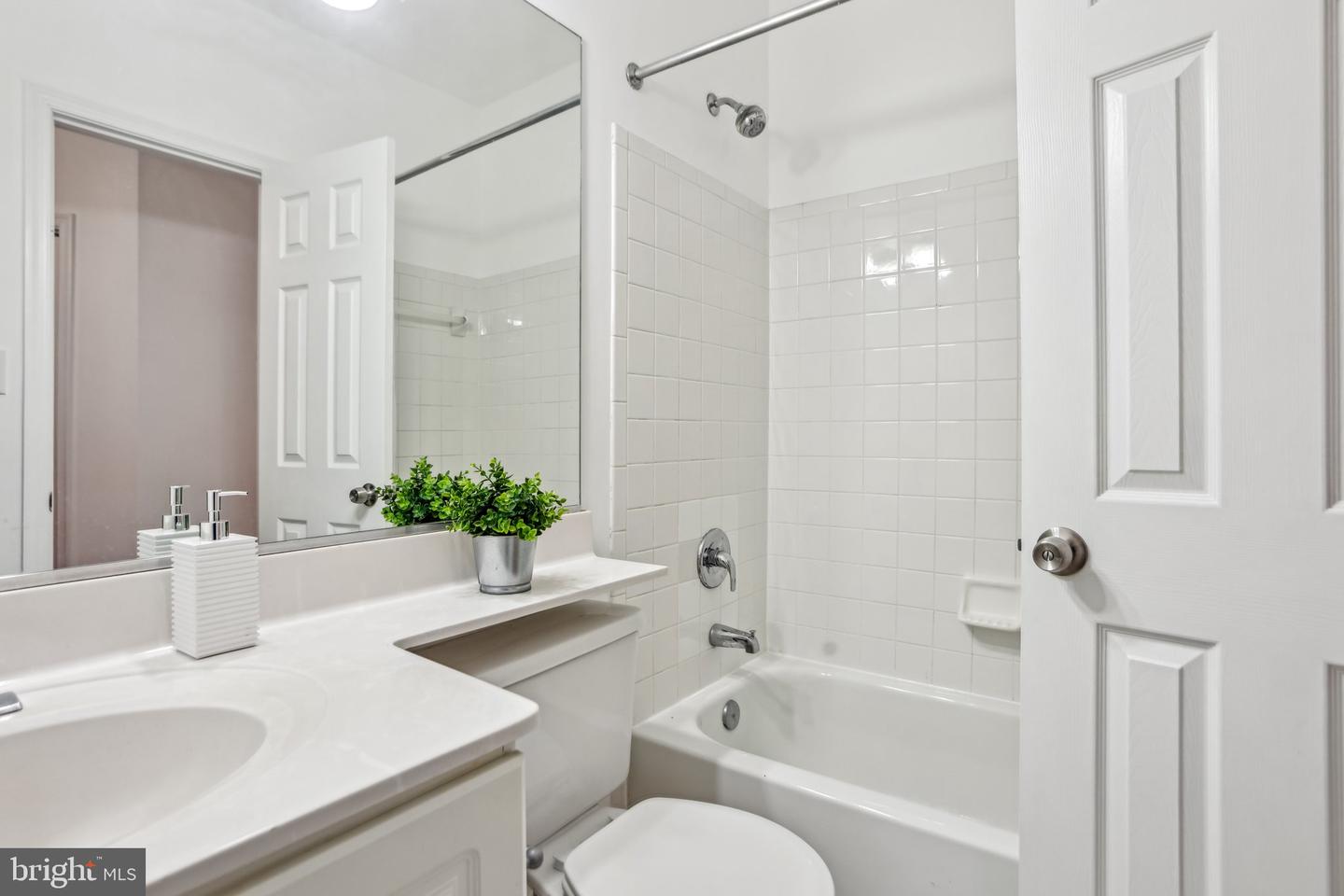 4691 LONGSTREET LN #202, ALEXANDRIA, Virginia 22311, 2 Bedrooms Bedrooms, ,2 BathroomsBathrooms,Residential,For sale,4691 LONGSTREET LN #202,VAAX2045802 MLS # VAAX2045802