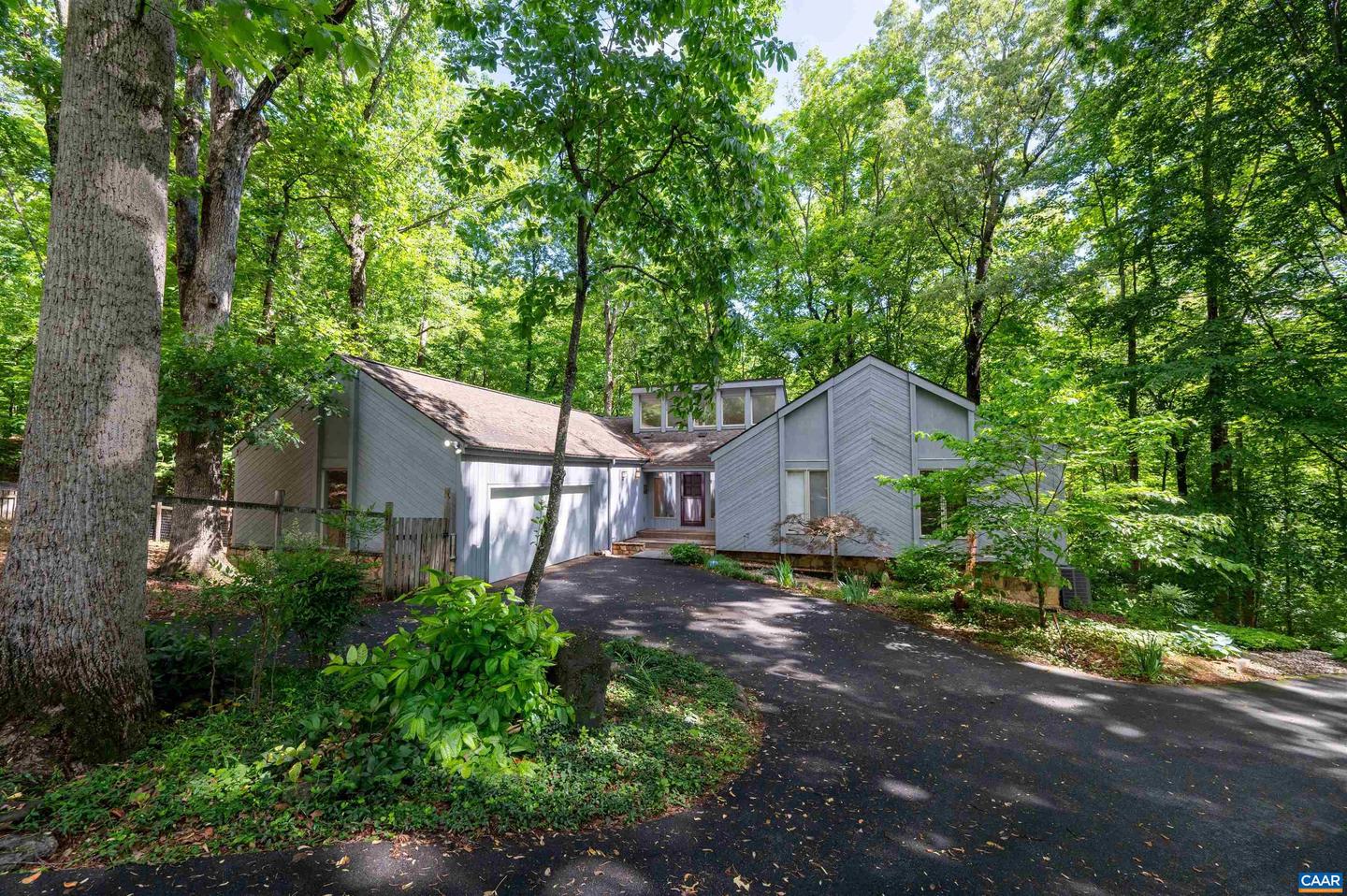 50 LYNNWOOD LN, CHARLOTTESVILLE, Virginia 22901, 5 Bedrooms Bedrooms, ,3 BathroomsBathrooms,Residential,For sale,50 LYNNWOOD LN,665039 MLS # 665039