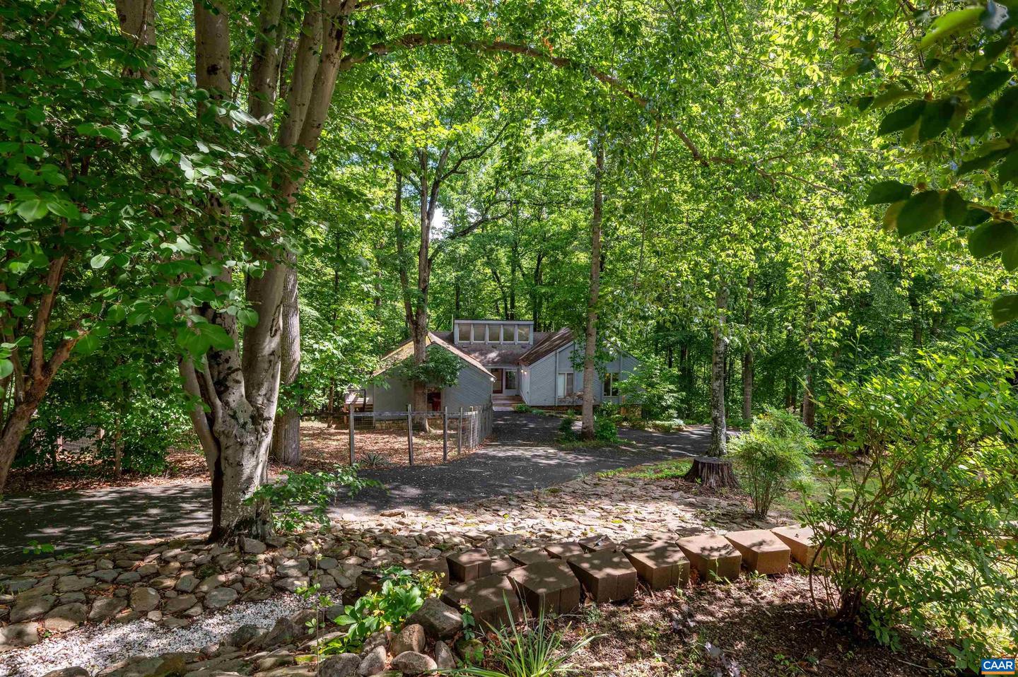 50 LYNNWOOD LN, CHARLOTTESVILLE, Virginia 22901, 5 Bedrooms Bedrooms, ,3 BathroomsBathrooms,Residential,For sale,50 LYNNWOOD LN,665039 MLS # 665039
