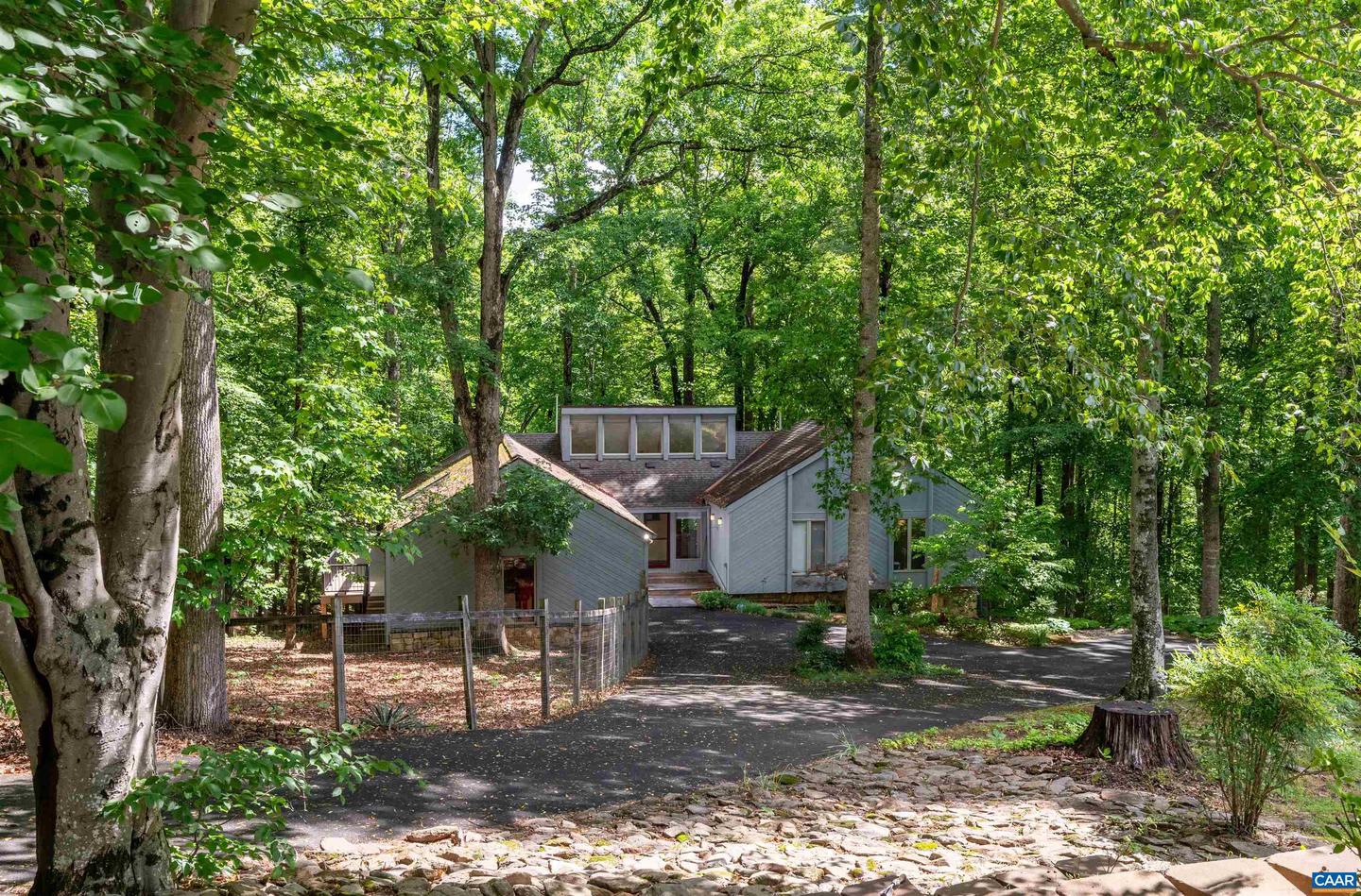 50 LYNNWOOD LN, CHARLOTTESVILLE, Virginia 22901, 5 Bedrooms Bedrooms, ,3 BathroomsBathrooms,Residential,For sale,50 LYNNWOOD LN,665039 MLS # 665039