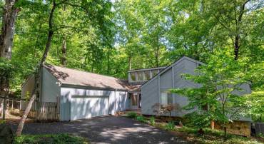 50 LYNNWOOD LN, CHARLOTTESVILLE, Virginia 22901, 5 Bedrooms Bedrooms, ,3 BathroomsBathrooms,Residential,For sale,50 LYNNWOOD LN,665039 MLS # 665039