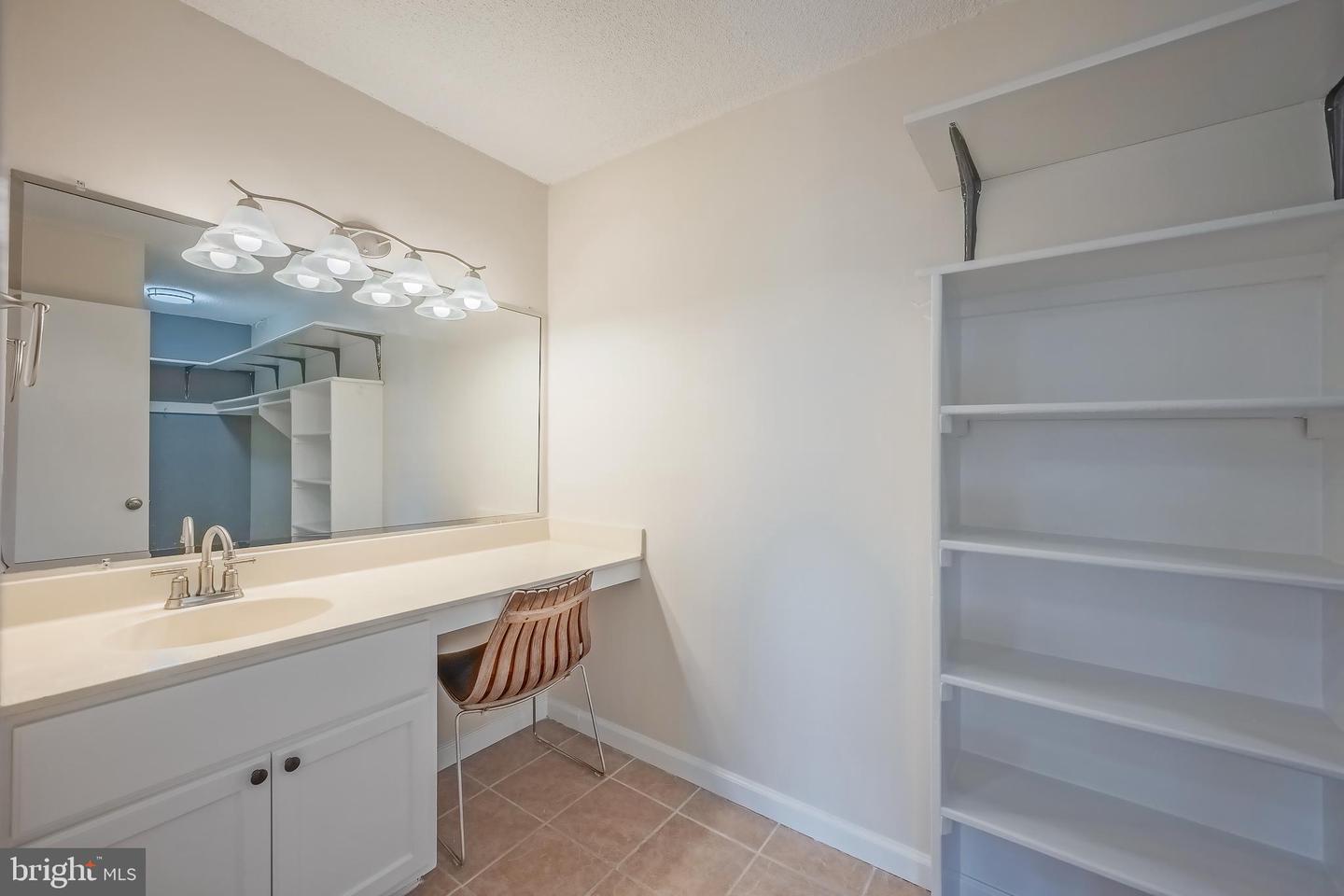 2500 N VAN DORN ST #912, ALEXANDRIA, Virginia 22302, ,1 BathroomBathrooms,Residential,For sale,2500 N VAN DORN ST #912,VAAX2045810 MLS # VAAX2045810
