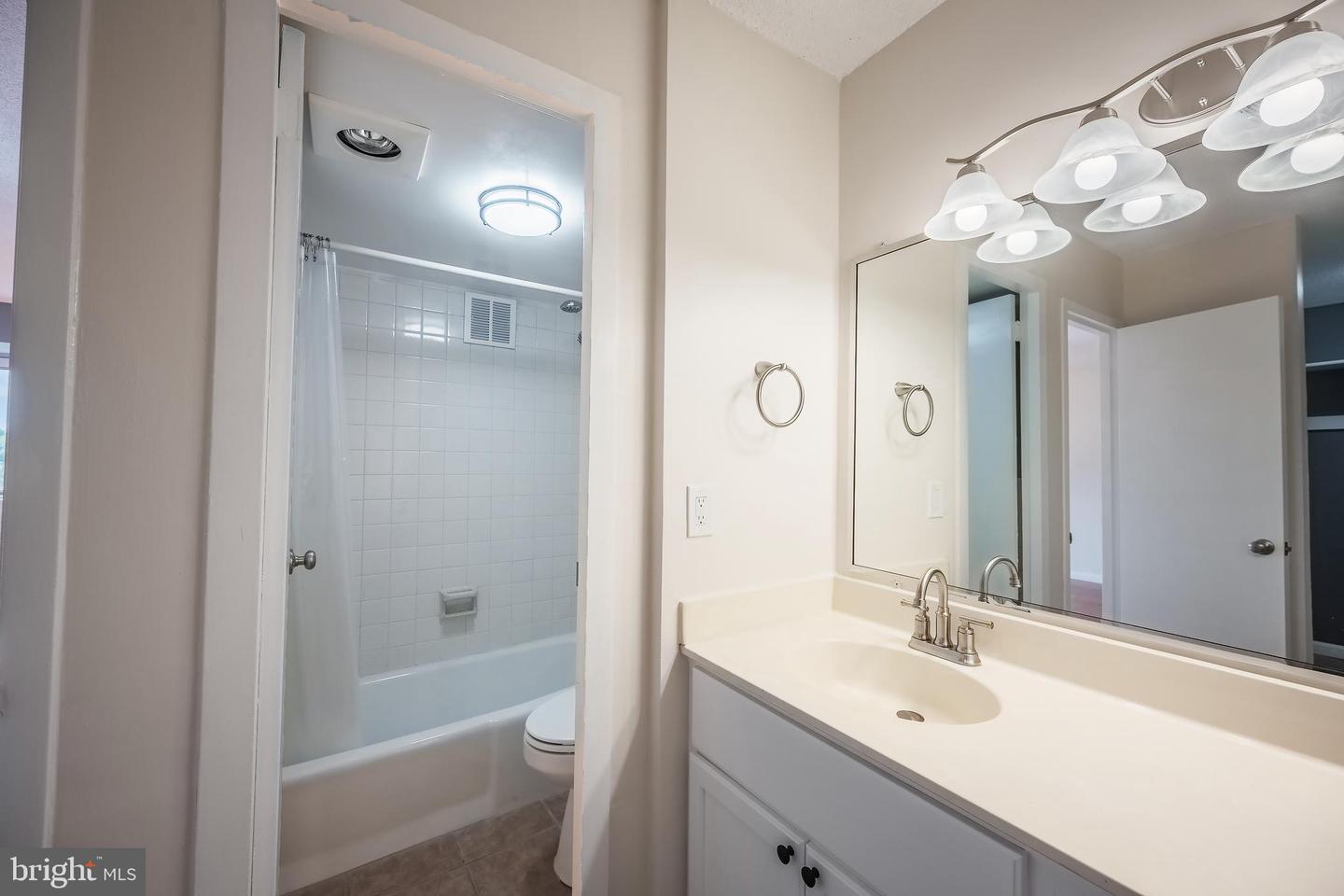 2500 N VAN DORN ST #912, ALEXANDRIA, Virginia 22302, ,1 BathroomBathrooms,Residential,For sale,2500 N VAN DORN ST #912,VAAX2045810 MLS # VAAX2045810