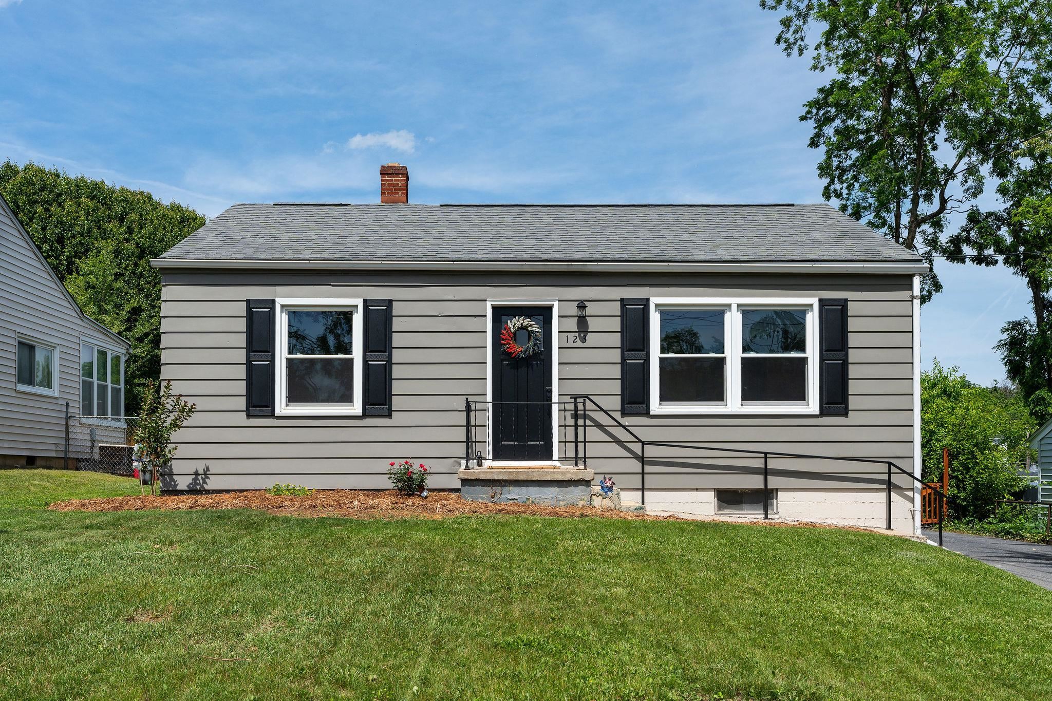 123 FRASER LN, STAUNTON, Virginia 24401, 2 Bedrooms Bedrooms, ,1 BathroomBathrooms,Residential,123 FRASER LN,665058 MLS # 665058
