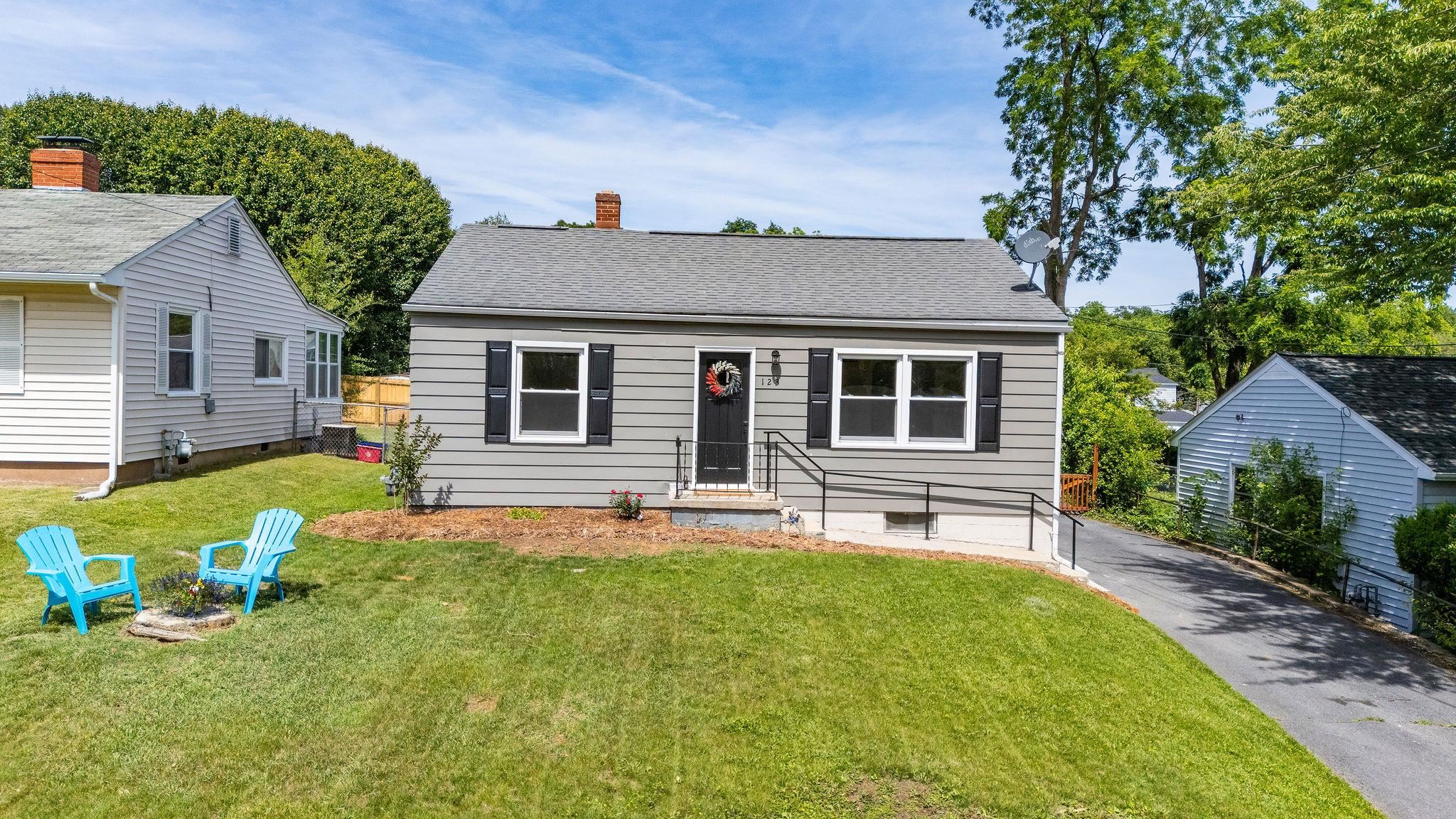 123 FRASER LN, STAUNTON, Virginia 24401, 2 Bedrooms Bedrooms, ,1 BathroomBathrooms,Residential,123 FRASER LN,665058 MLS # 665058