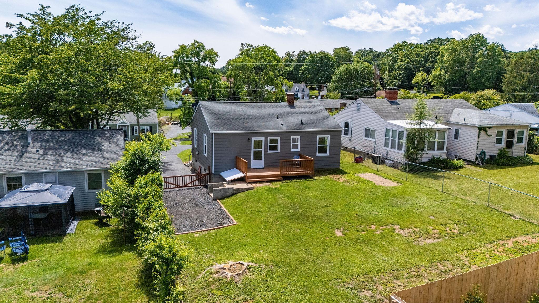 123 FRASER LN, STAUNTON, Virginia 24401, 2 Bedrooms Bedrooms, ,1 BathroomBathrooms,Residential,123 FRASER LN,665058 MLS # 665058