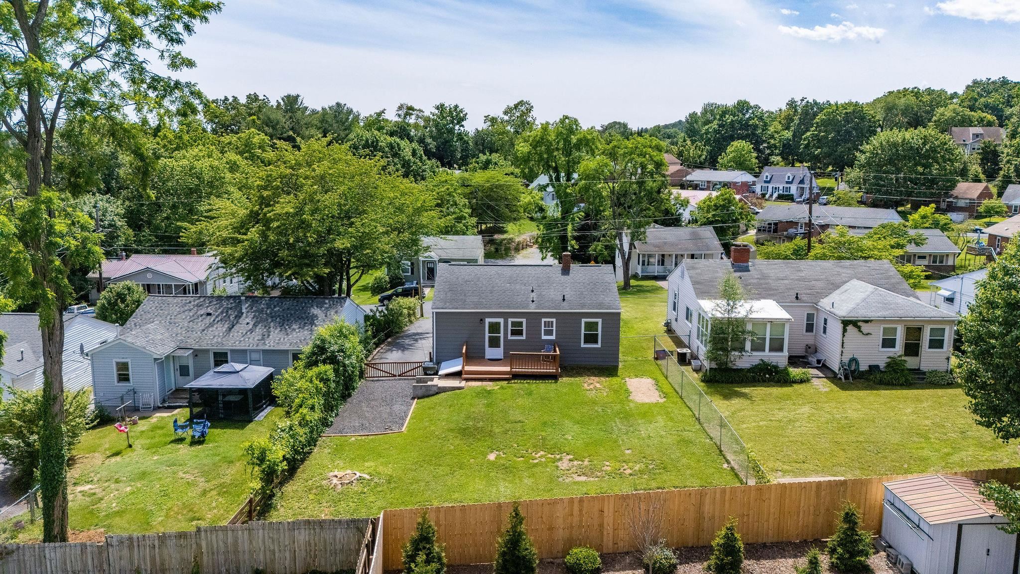 123 FRASER LN, STAUNTON, Virginia 24401, 2 Bedrooms Bedrooms, ,1 BathroomBathrooms,Residential,123 FRASER LN,665058 MLS # 665058