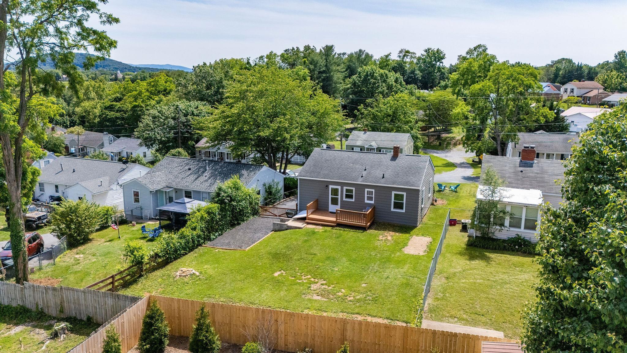 123 FRASER LN, STAUNTON, Virginia 24401, 2 Bedrooms Bedrooms, ,1 BathroomBathrooms,Residential,123 FRASER LN,665058 MLS # 665058