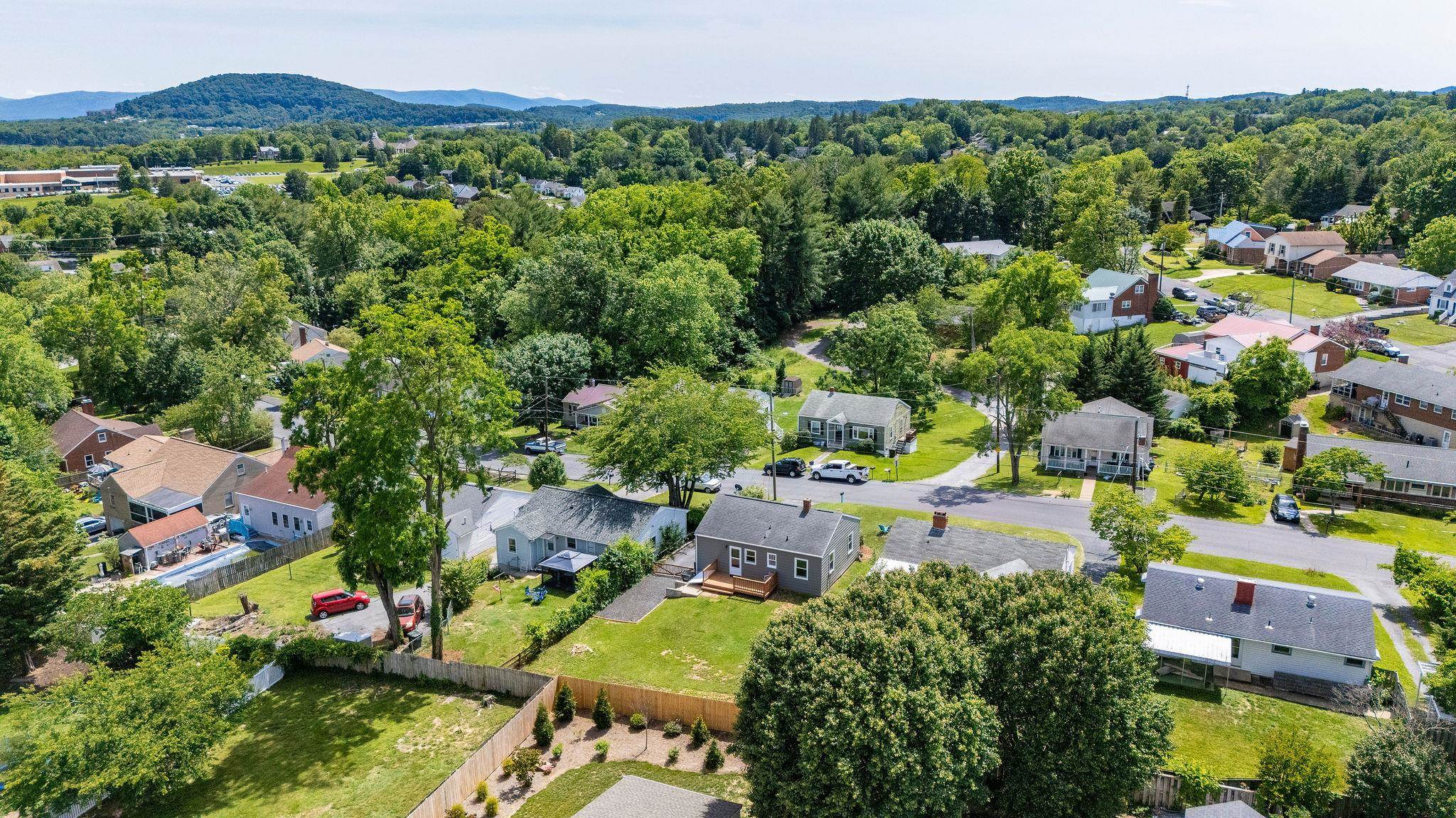 123 FRASER LN, STAUNTON, Virginia 24401, 2 Bedrooms Bedrooms, ,1 BathroomBathrooms,Residential,123 FRASER LN,665058 MLS # 665058
