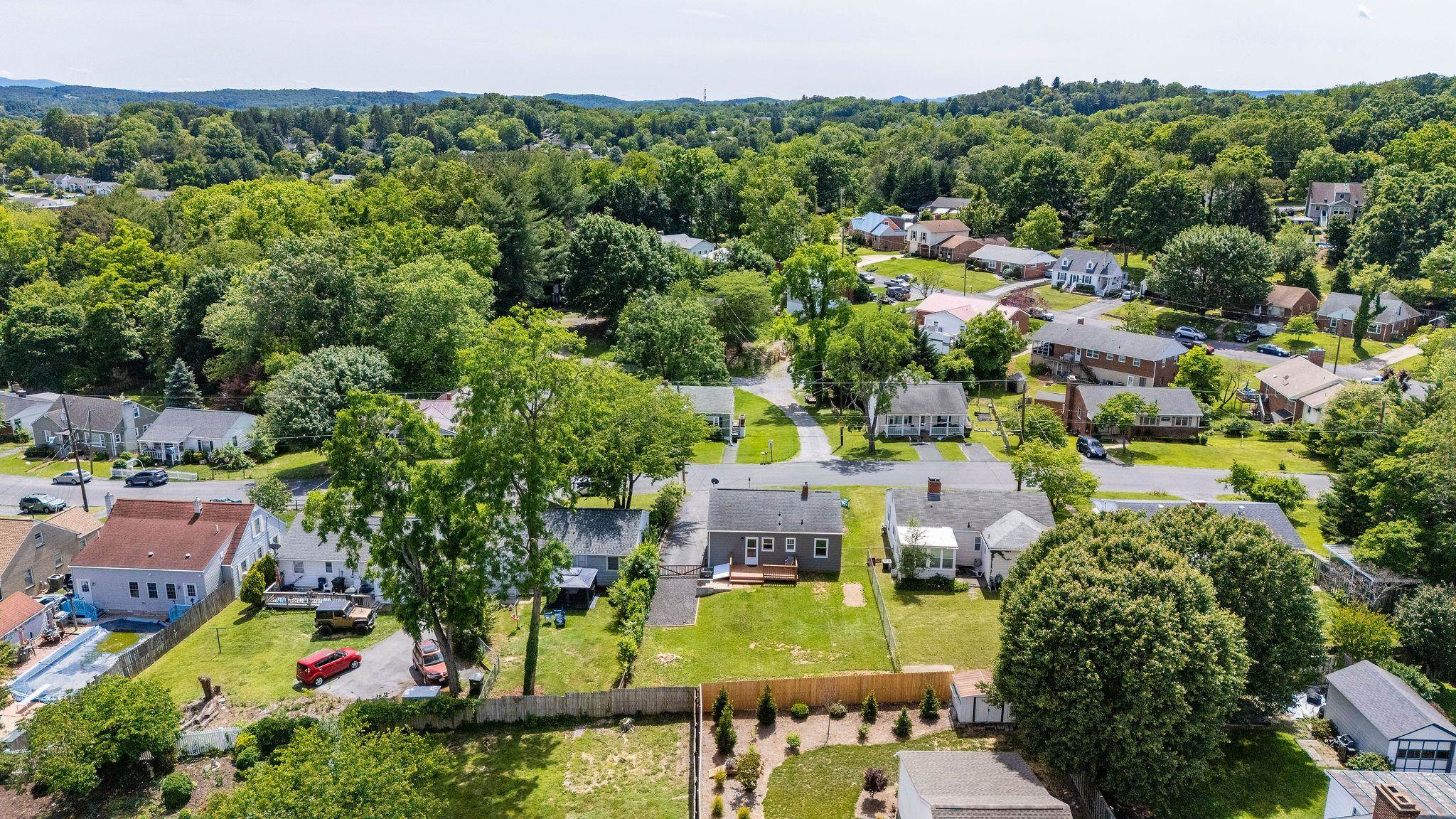 123 FRASER LN, STAUNTON, Virginia 24401, 2 Bedrooms Bedrooms, ,1 BathroomBathrooms,Residential,123 FRASER LN,665058 MLS # 665058