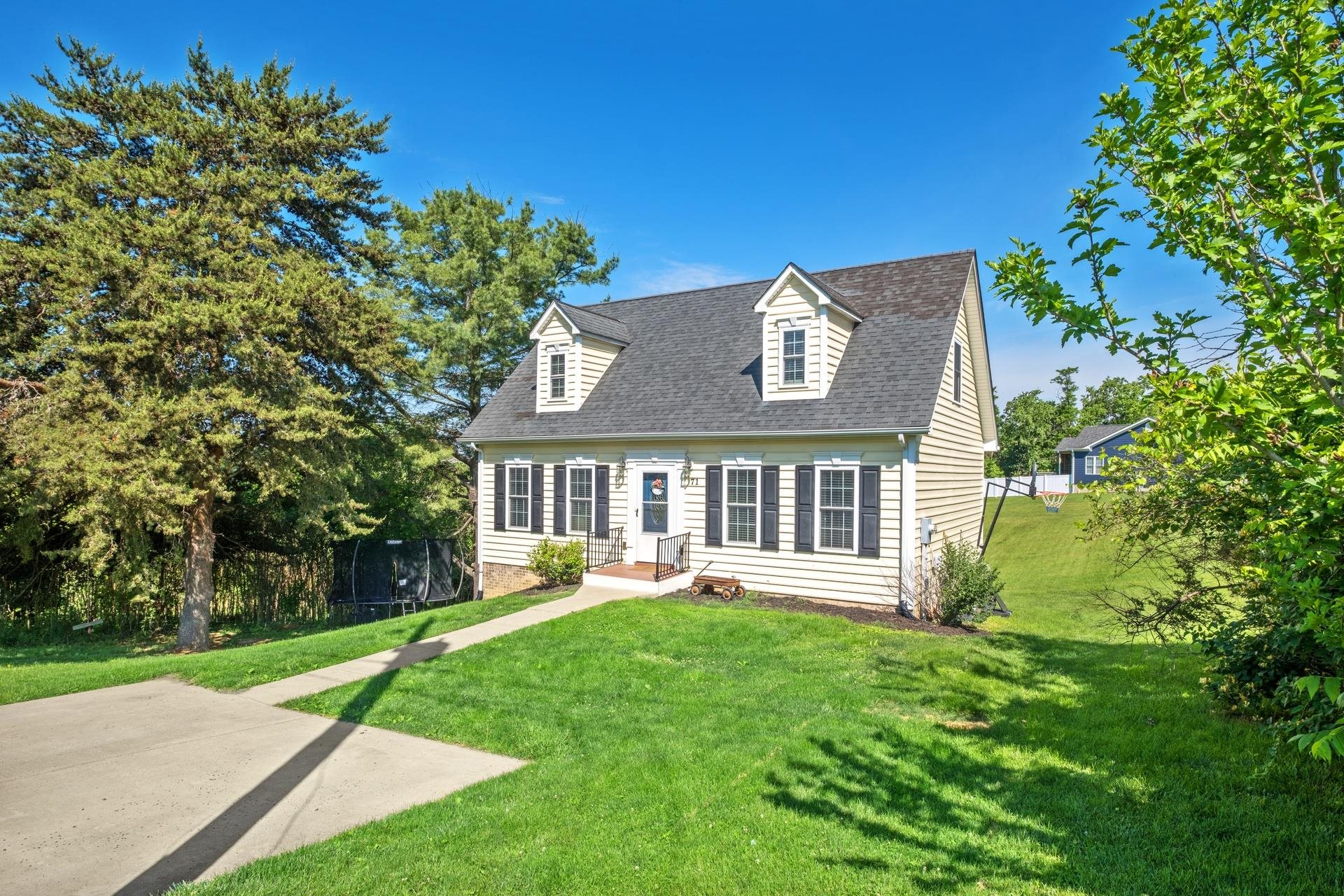 71 TROXELL LN, STAUNTON, Virginia 24401, 4 Bedrooms Bedrooms, ,2 BathroomsBathrooms,Residential,71 TROXELL LN,665059 MLS # 665059