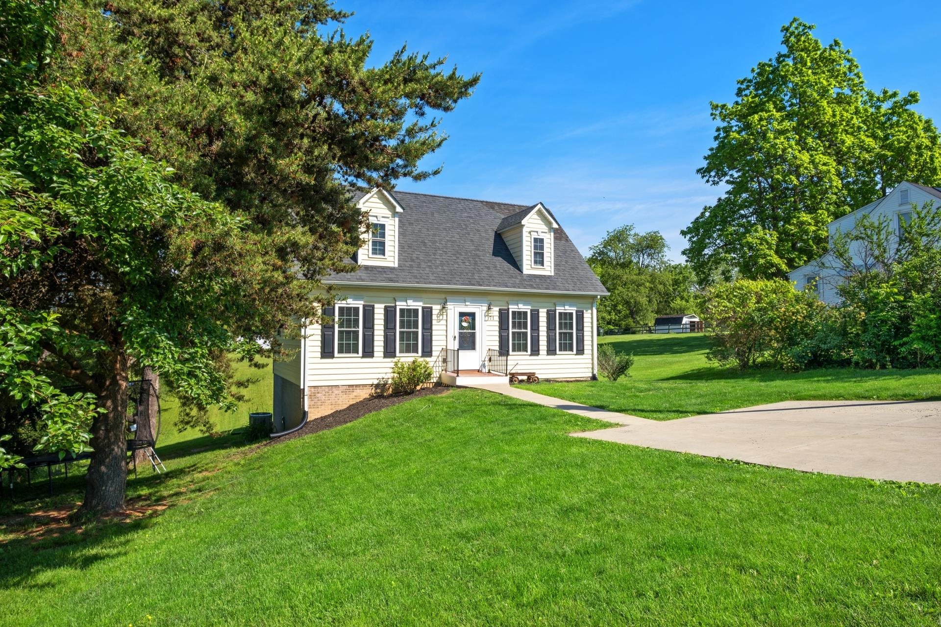 71 TROXELL LN, STAUNTON, Virginia 24401, 4 Bedrooms Bedrooms, ,2 BathroomsBathrooms,Residential,71 TROXELL LN,665059 MLS # 665059