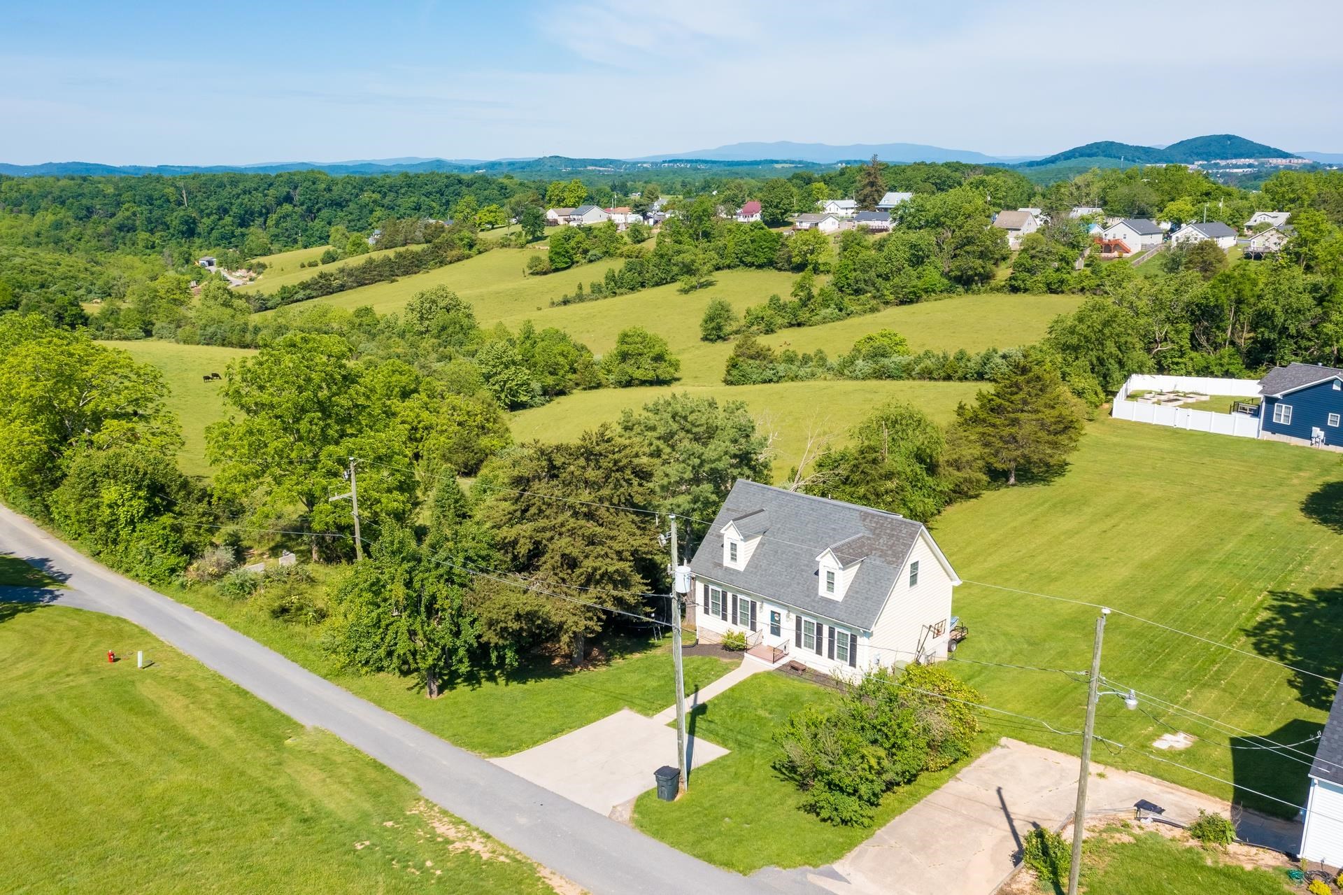 71 TROXELL LN, STAUNTON, Virginia 24401, 4 Bedrooms Bedrooms, ,2 BathroomsBathrooms,Residential,71 TROXELL LN,665059 MLS # 665059