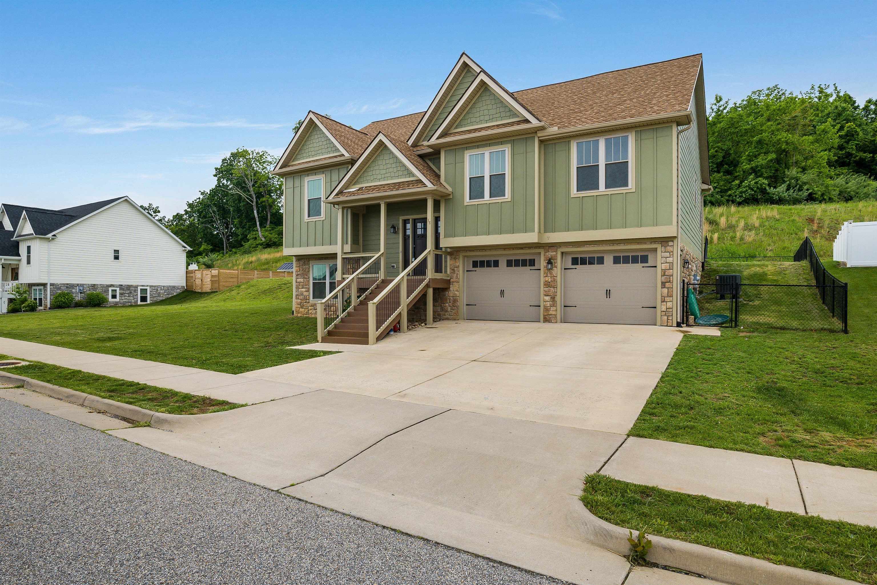 17 MCILWEE LN, STAUNTON, Virginia 24401, 4 Bedrooms Bedrooms, ,3 BathroomsBathrooms,Residential,17 MCILWEE LN,665062 MLS # 665062
