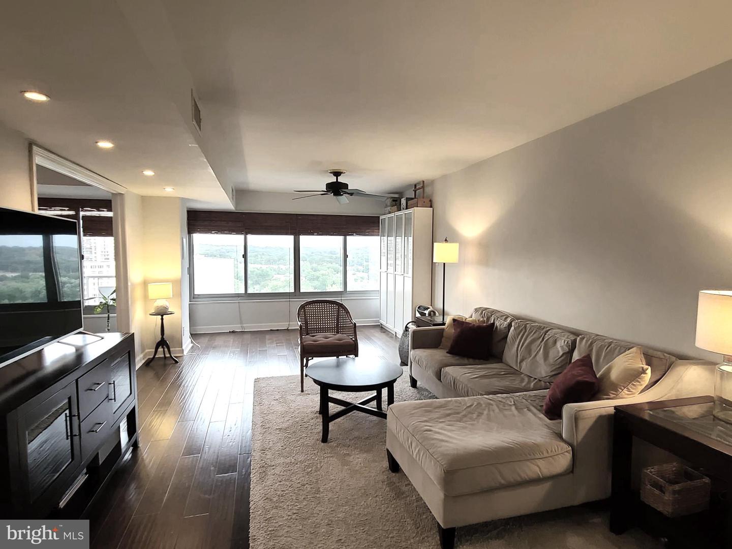5340 HOLMES RUN PKWY #1410, ALEXANDRIA, Virginia 22304, 1 Bedroom Bedrooms, 4 Rooms Rooms,1 BathroomBathrooms,Residential,For sale,5340 HOLMES RUN PKWY #1410,VAAX2042982 MLS # VAAX2042982