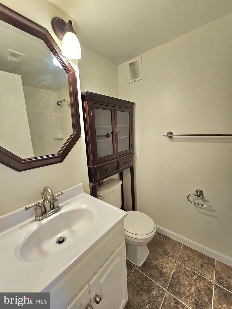 5340 HOLMES RUN PKWY #1410, ALEXANDRIA, Virginia 22304, 1 Bedroom Bedrooms, 4 Rooms Rooms,1 BathroomBathrooms,Residential,For sale,5340 HOLMES RUN PKWY #1410,VAAX2042982 MLS # VAAX2042982