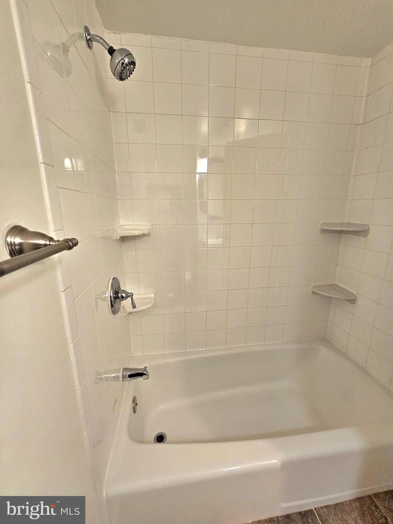 5340 HOLMES RUN PKWY #1410, ALEXANDRIA, Virginia 22304, 1 Bedroom Bedrooms, 4 Rooms Rooms,1 BathroomBathrooms,Residential,For sale,5340 HOLMES RUN PKWY #1410,VAAX2042982 MLS # VAAX2042982