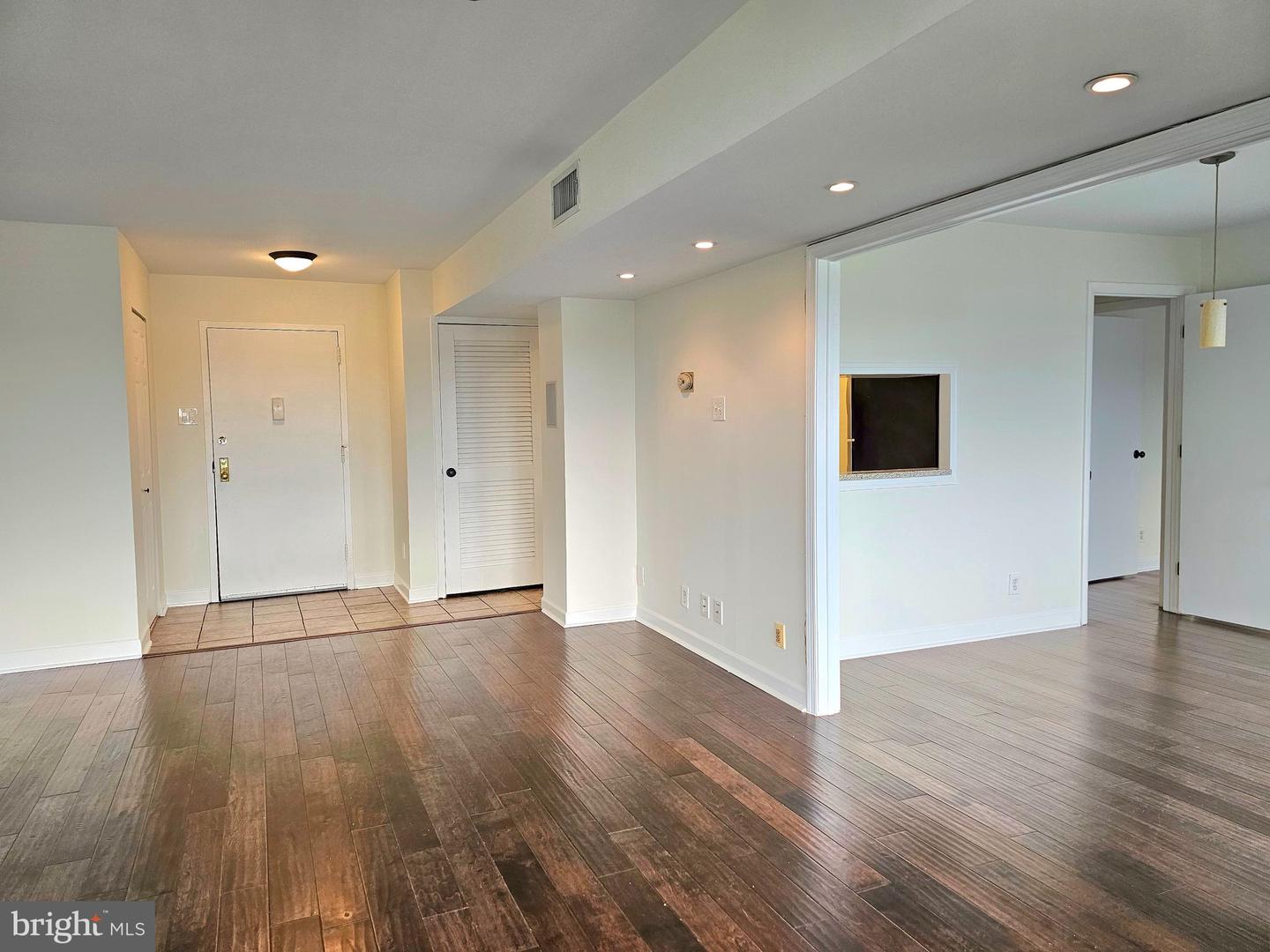 5340 HOLMES RUN PKWY #1410, ALEXANDRIA, Virginia 22304, 1 Bedroom Bedrooms, 4 Rooms Rooms,1 BathroomBathrooms,Residential,For sale,5340 HOLMES RUN PKWY #1410,VAAX2042982 MLS # VAAX2042982