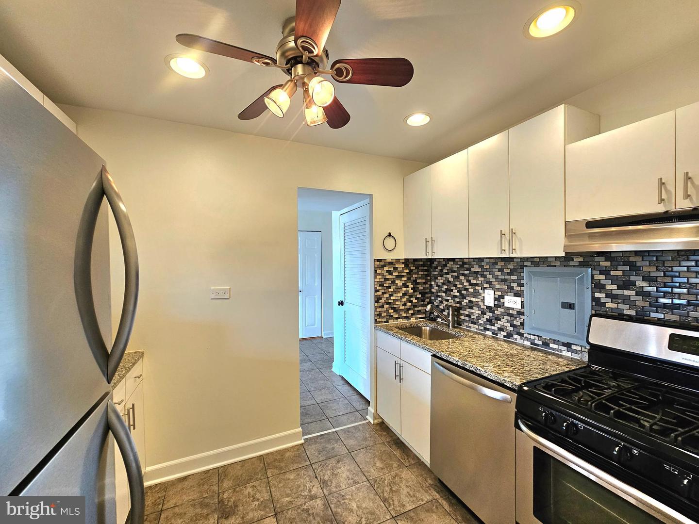 5340 HOLMES RUN PKWY #1410, ALEXANDRIA, Virginia 22304, 1 Bedroom Bedrooms, 4 Rooms Rooms,1 BathroomBathrooms,Residential,For sale,5340 HOLMES RUN PKWY #1410,VAAX2042982 MLS # VAAX2042982