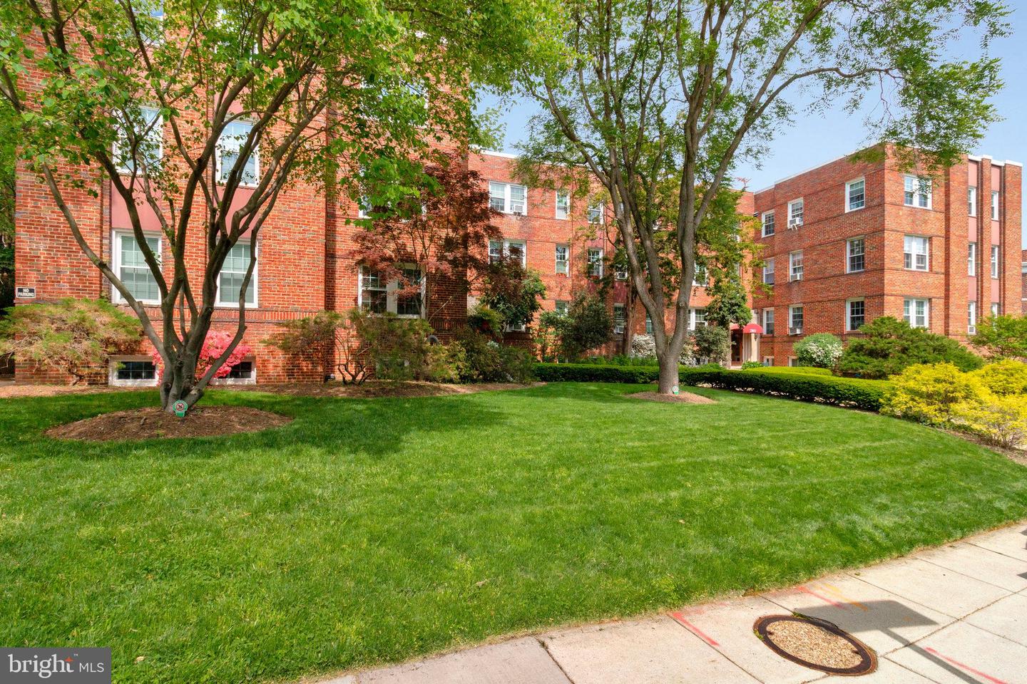 2801 CORTLAND PL NW #1, WASHINGTON, District Of Columbia 20008, 2 Bedrooms Bedrooms, ,1 BathroomBathrooms,Residential,For sale,2801 CORTLAND PL NW #1,DCDC2197436 MLS # DCDC2197436