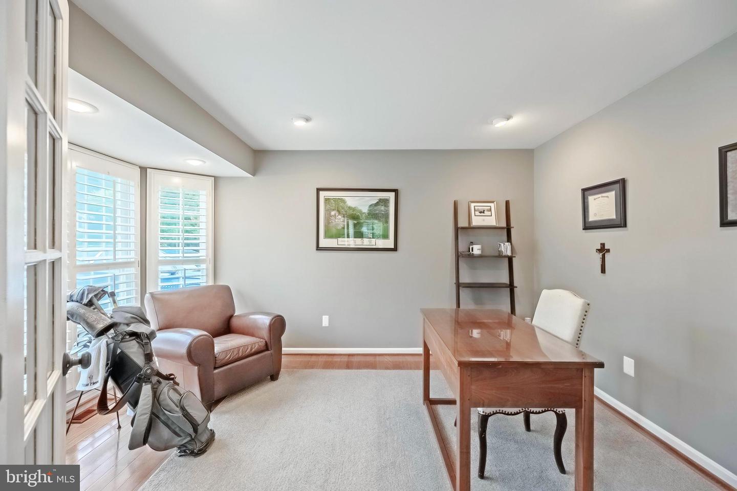 8615 OAK BROOK LN, FAIRFAX STATION, Virginia 22039, 4 Bedrooms Bedrooms, ,3 BathroomsBathrooms,Residential,For sale,8615 OAK BROOK LN,VAFX2242422 MLS # VAFX2242422