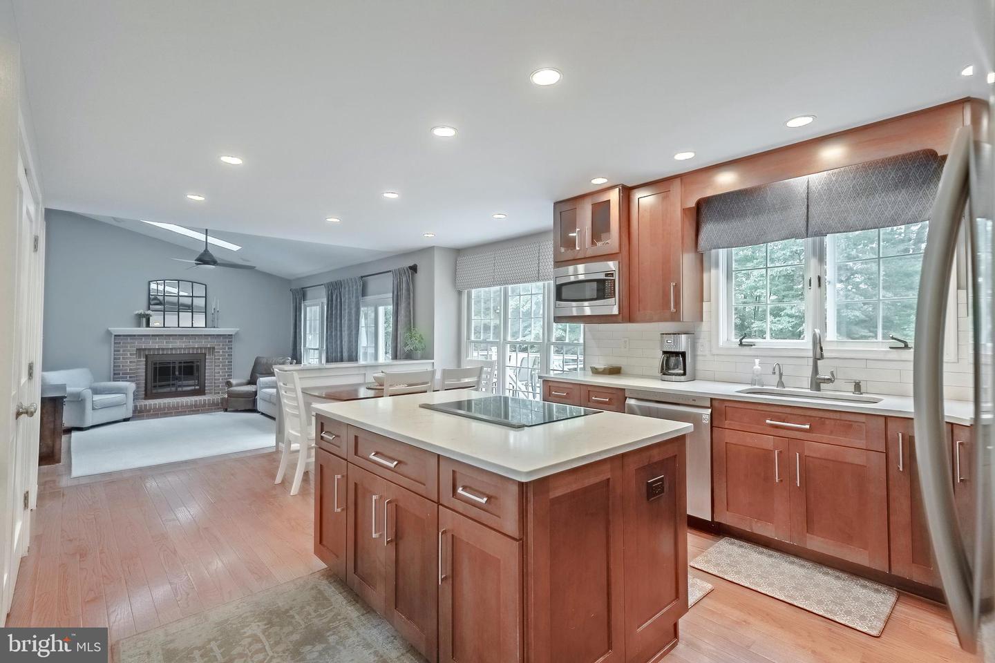 8615 OAK BROOK LN, FAIRFAX STATION, Virginia 22039, 4 Bedrooms Bedrooms, ,3 BathroomsBathrooms,Residential,For sale,8615 OAK BROOK LN,VAFX2242422 MLS # VAFX2242422