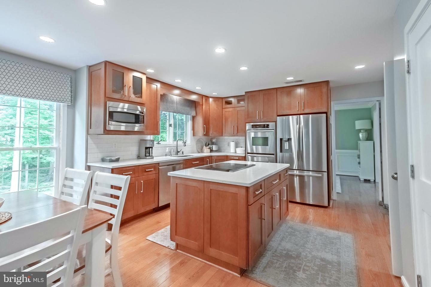 8615 OAK BROOK LN, FAIRFAX STATION, Virginia 22039, 4 Bedrooms Bedrooms, ,3 BathroomsBathrooms,Residential,For sale,8615 OAK BROOK LN,VAFX2242422 MLS # VAFX2242422