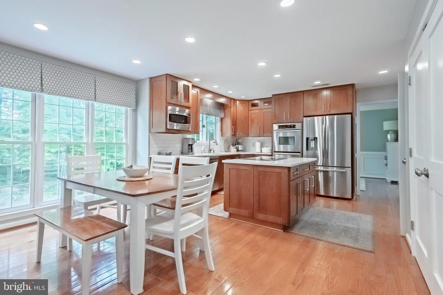 8615 OAK BROOK LN, FAIRFAX STATION, Virginia 22039, 4 Bedrooms Bedrooms, ,3 BathroomsBathrooms,Residential,For sale,8615 OAK BROOK LN,VAFX2242422 MLS # VAFX2242422