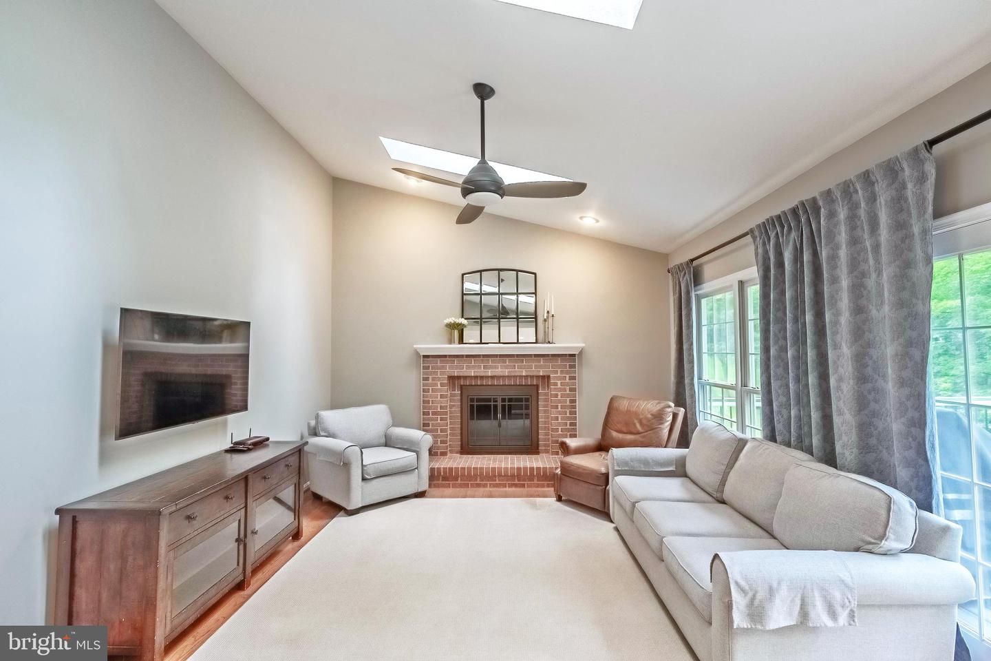 8615 OAK BROOK LN, FAIRFAX STATION, Virginia 22039, 4 Bedrooms Bedrooms, ,3 BathroomsBathrooms,Residential,For sale,8615 OAK BROOK LN,VAFX2242422 MLS # VAFX2242422