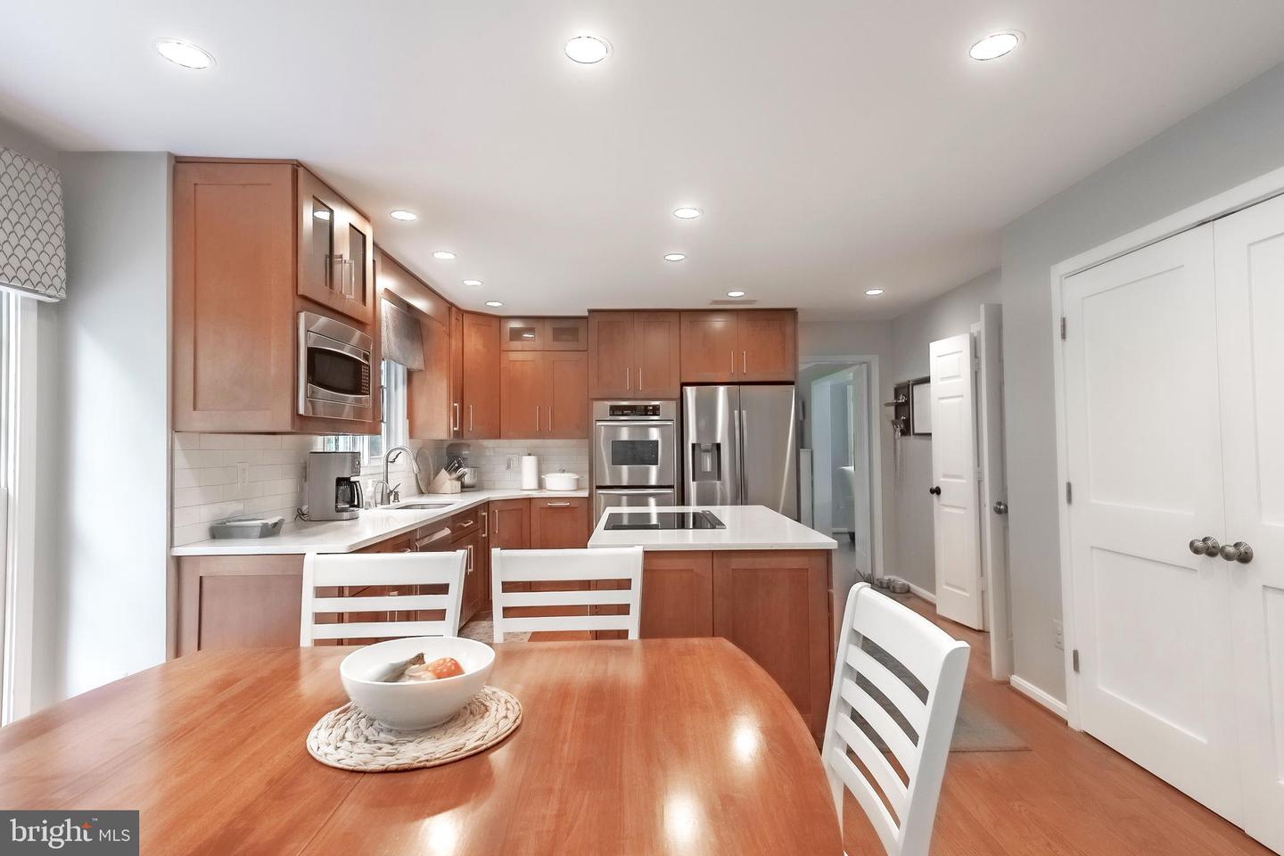 8615 OAK BROOK LN, FAIRFAX STATION, Virginia 22039, 4 Bedrooms Bedrooms, ,3 BathroomsBathrooms,Residential,For sale,8615 OAK BROOK LN,VAFX2242422 MLS # VAFX2242422