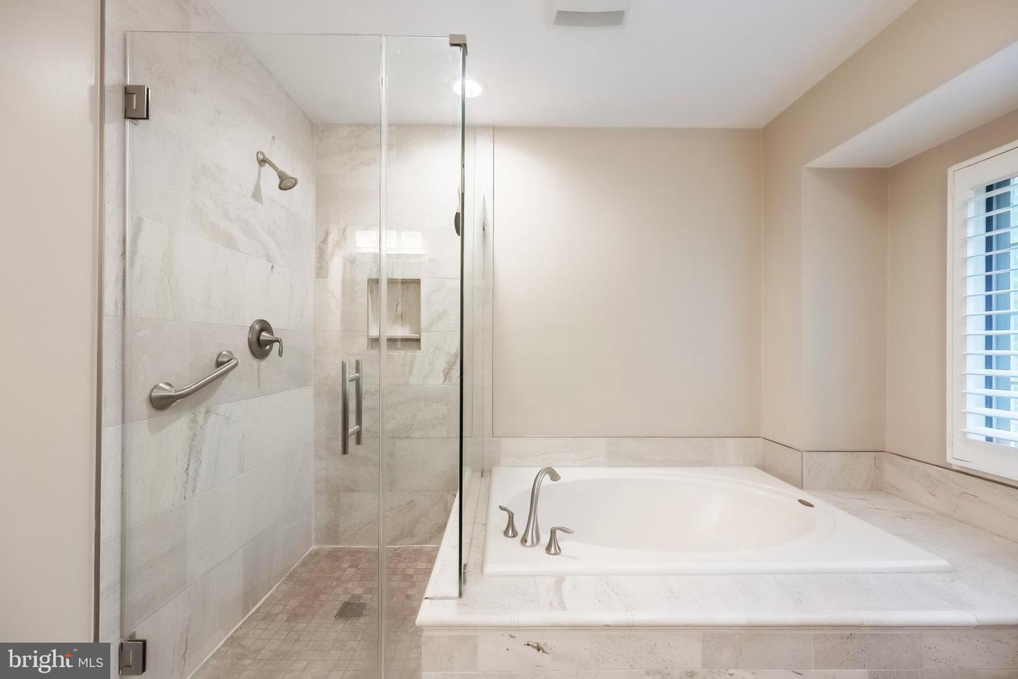 8615 OAK BROOK LN, FAIRFAX STATION, Virginia 22039, 4 Bedrooms Bedrooms, ,3 BathroomsBathrooms,Residential,For sale,8615 OAK BROOK LN,VAFX2242422 MLS # VAFX2242422