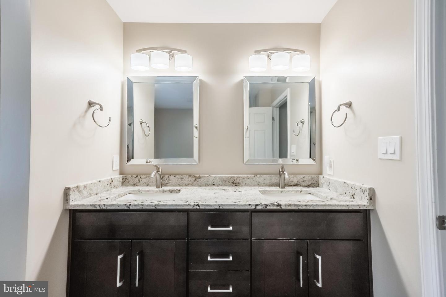 8615 OAK BROOK LN, FAIRFAX STATION, Virginia 22039, 4 Bedrooms Bedrooms, ,3 BathroomsBathrooms,Residential,For sale,8615 OAK BROOK LN,VAFX2242422 MLS # VAFX2242422