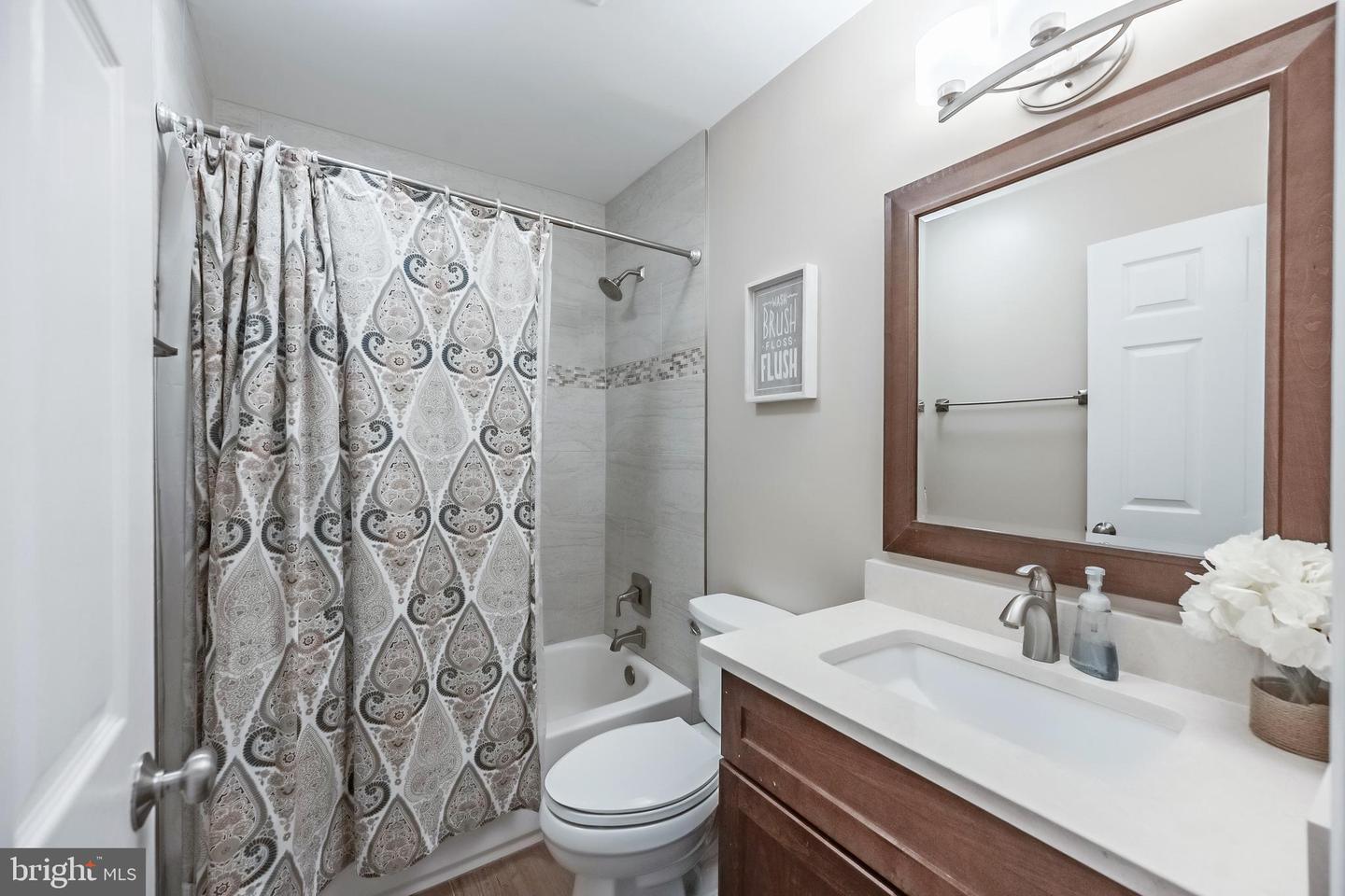 8615 OAK BROOK LN, FAIRFAX STATION, Virginia 22039, 4 Bedrooms Bedrooms, ,3 BathroomsBathrooms,Residential,For sale,8615 OAK BROOK LN,VAFX2242422 MLS # VAFX2242422