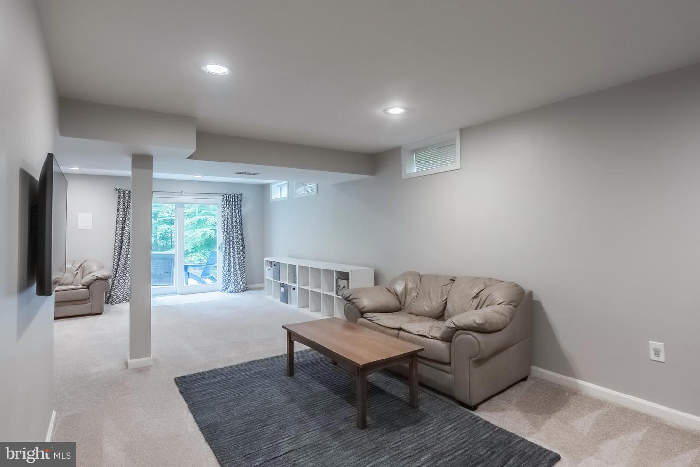8615 OAK BROOK LN, FAIRFAX STATION, Virginia 22039, 4 Bedrooms Bedrooms, ,3 BathroomsBathrooms,Residential,For sale,8615 OAK BROOK LN,VAFX2242422 MLS # VAFX2242422