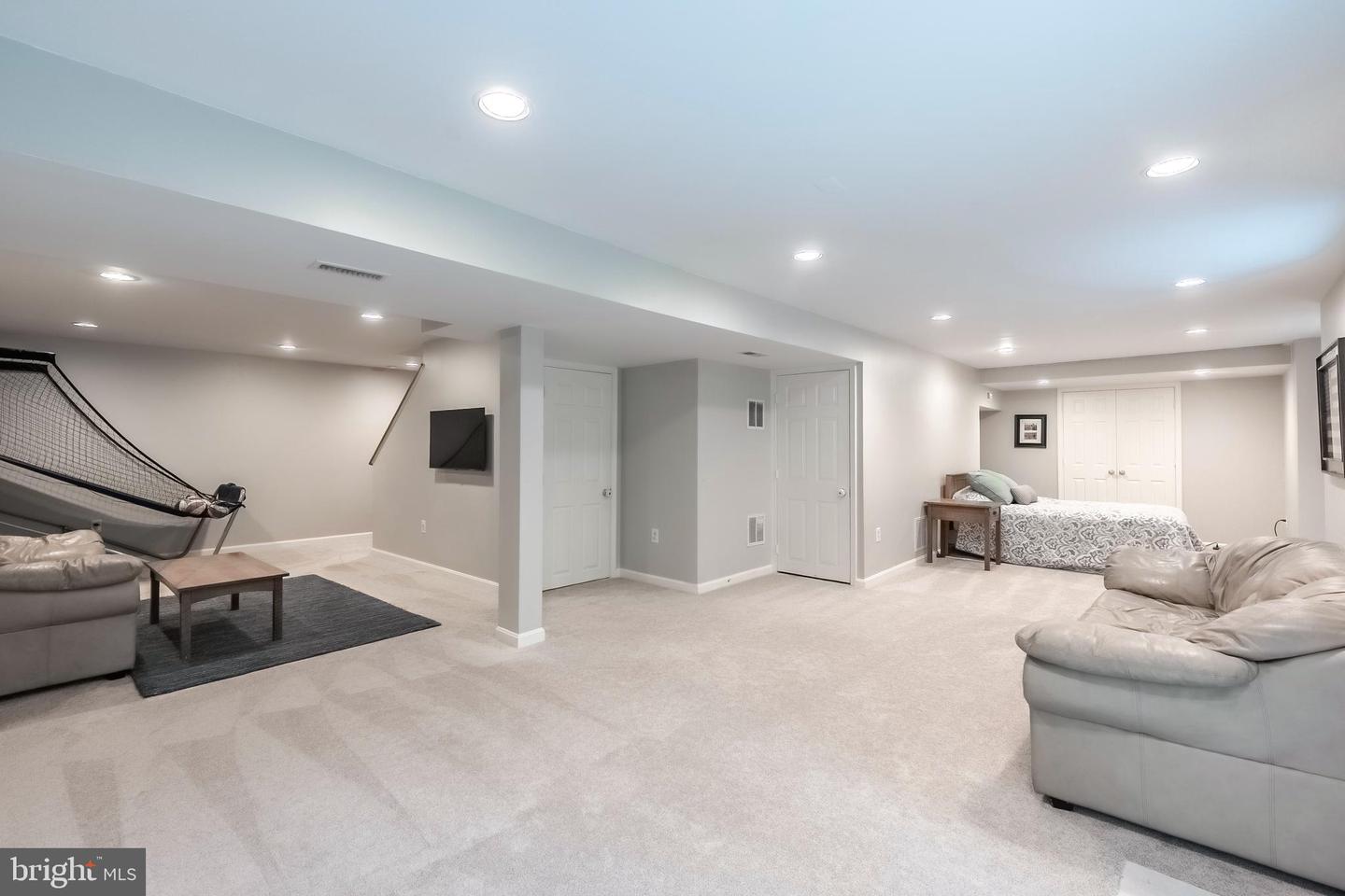 8615 OAK BROOK LN, FAIRFAX STATION, Virginia 22039, 4 Bedrooms Bedrooms, ,3 BathroomsBathrooms,Residential,For sale,8615 OAK BROOK LN,VAFX2242422 MLS # VAFX2242422