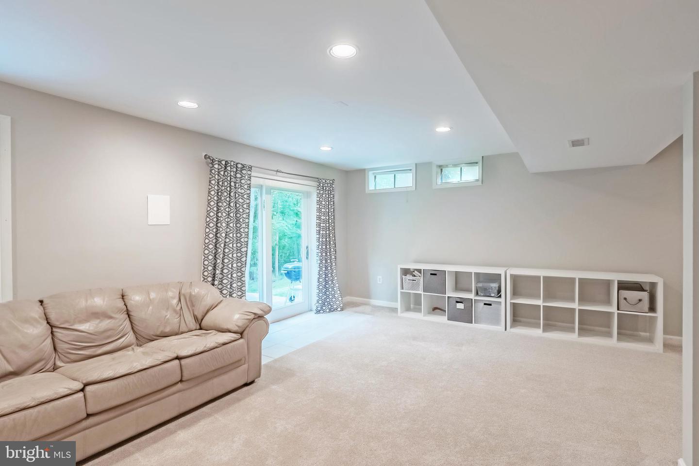 8615 OAK BROOK LN, FAIRFAX STATION, Virginia 22039, 4 Bedrooms Bedrooms, ,3 BathroomsBathrooms,Residential,For sale,8615 OAK BROOK LN,VAFX2242422 MLS # VAFX2242422